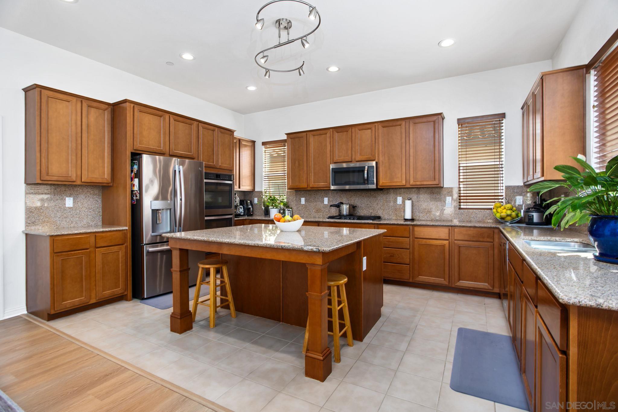 Detail Gallery Image 3 of 34 For 1818  Santa Christina Ave, Chula Vista,  CA 91913 - 4 Beds | 3/1 Baths