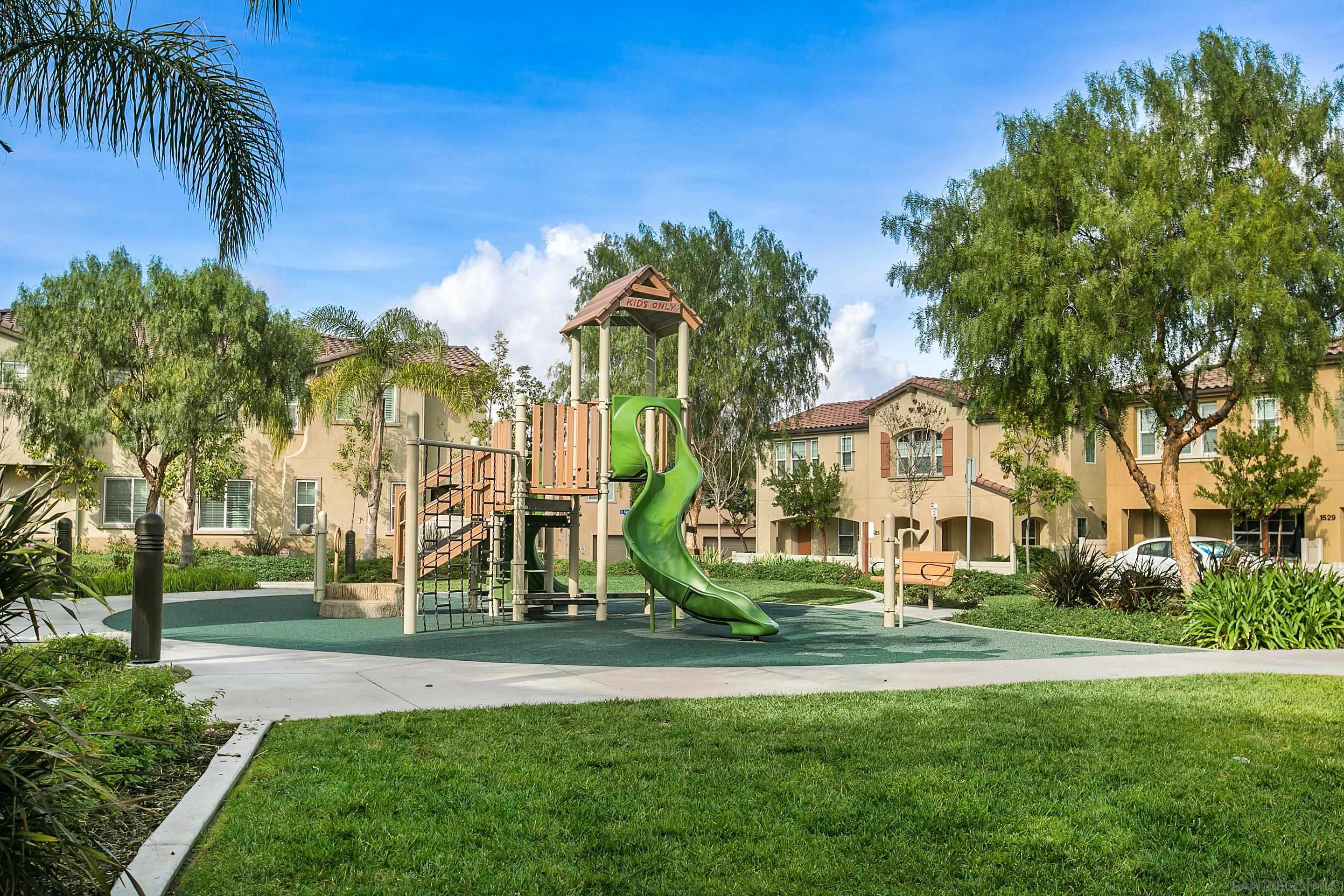 Detail Gallery Image 28 of 34 For 1818  Santa Christina Ave, Chula Vista,  CA 91913 - 4 Beds | 3/1 Baths