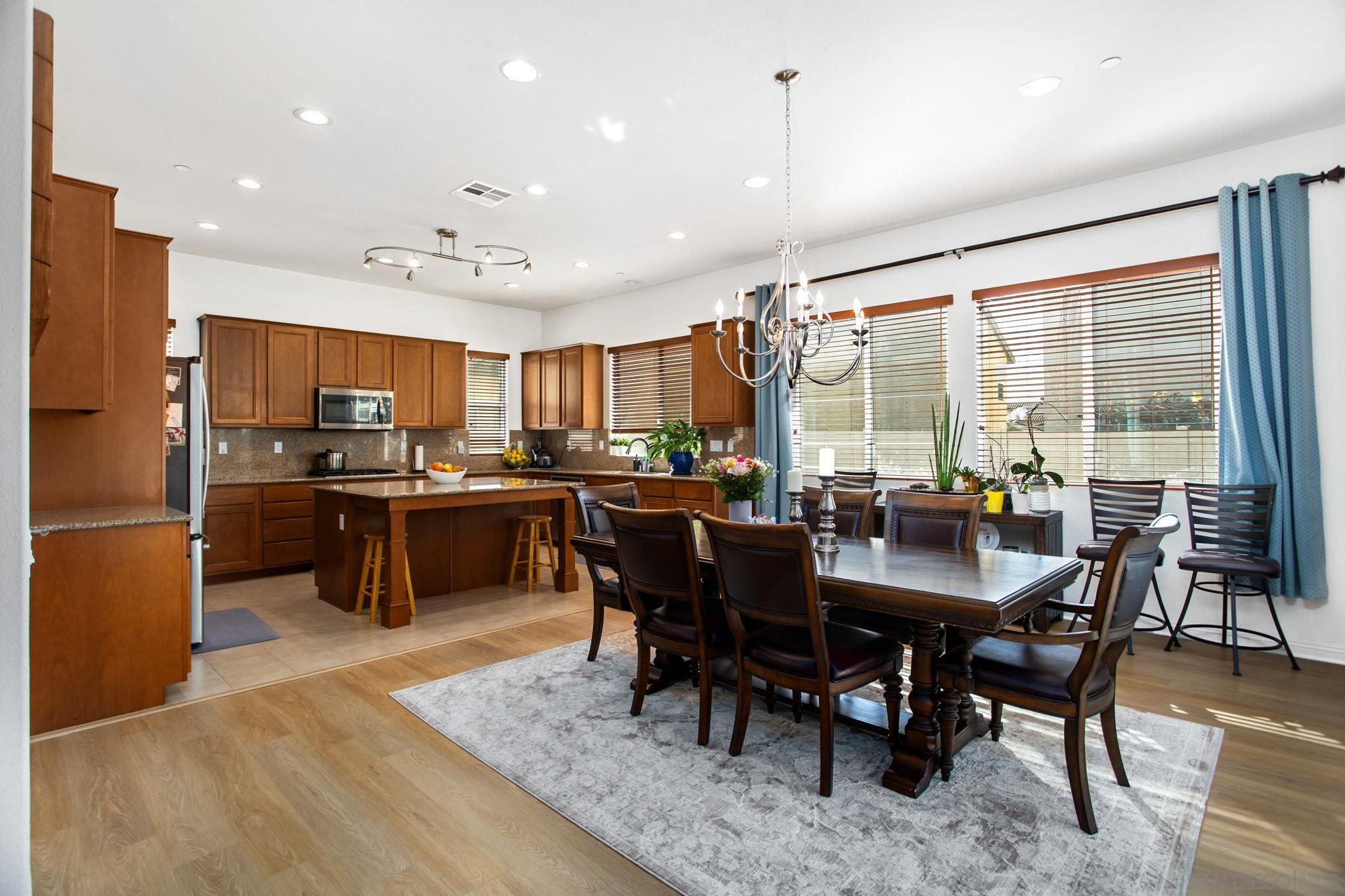 Detail Gallery Image 5 of 34 For 1818  Santa Christina Ave, Chula Vista,  CA 91913 - 4 Beds | 3/1 Baths