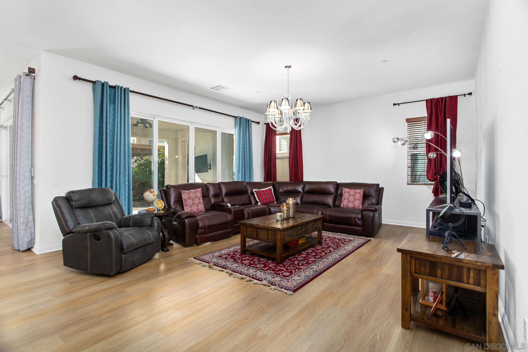 Detail Gallery Image 7 of 34 For 1818  Santa Christina Ave, Chula Vista,  CA 91913 - 4 Beds | 3/1 Baths