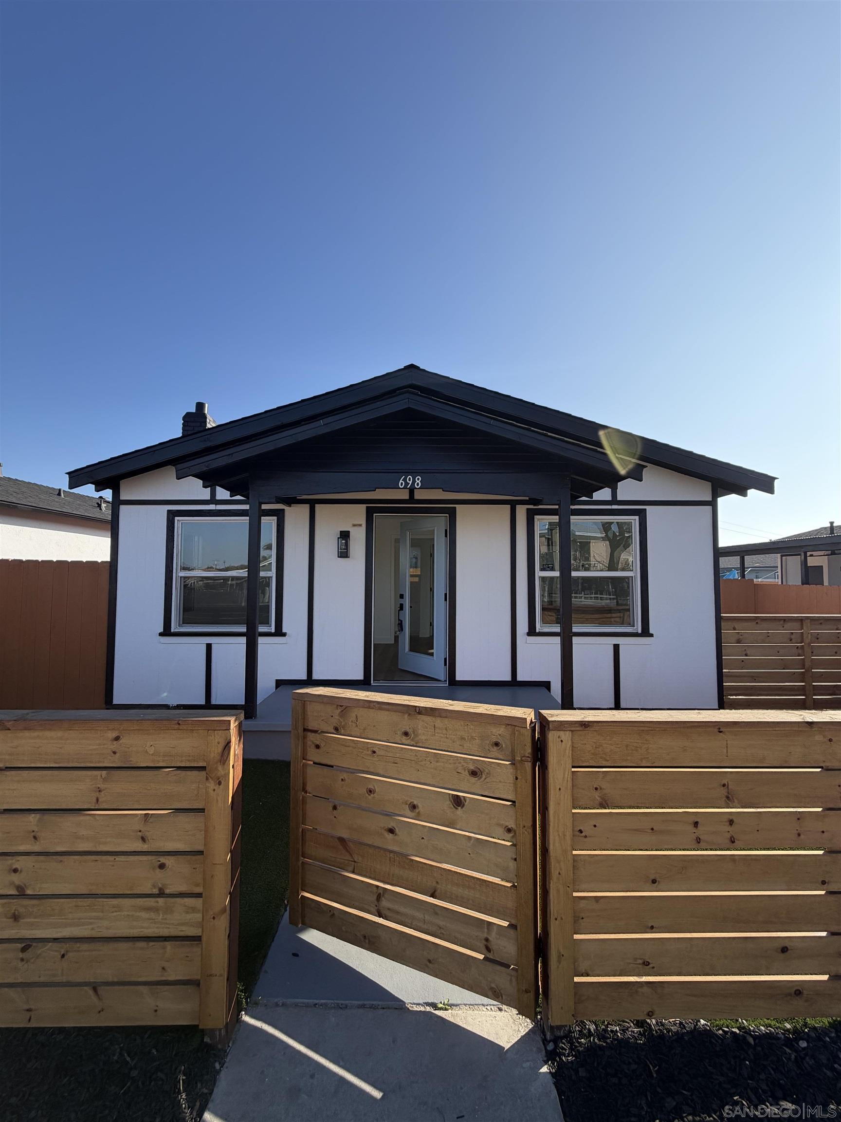 Front Image Thumbnail for SD260003643