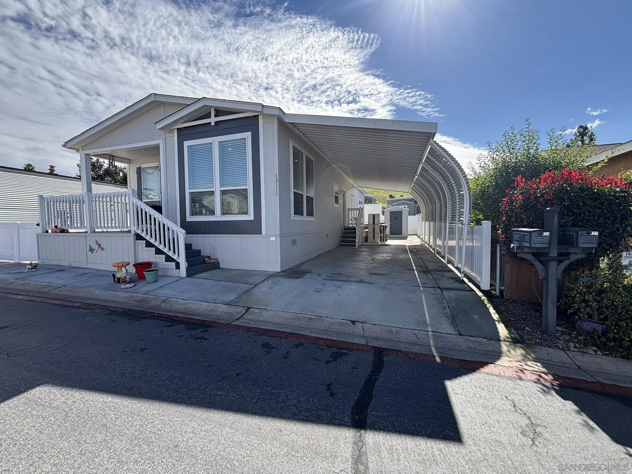 Front Image Thumbnail for SD260003653