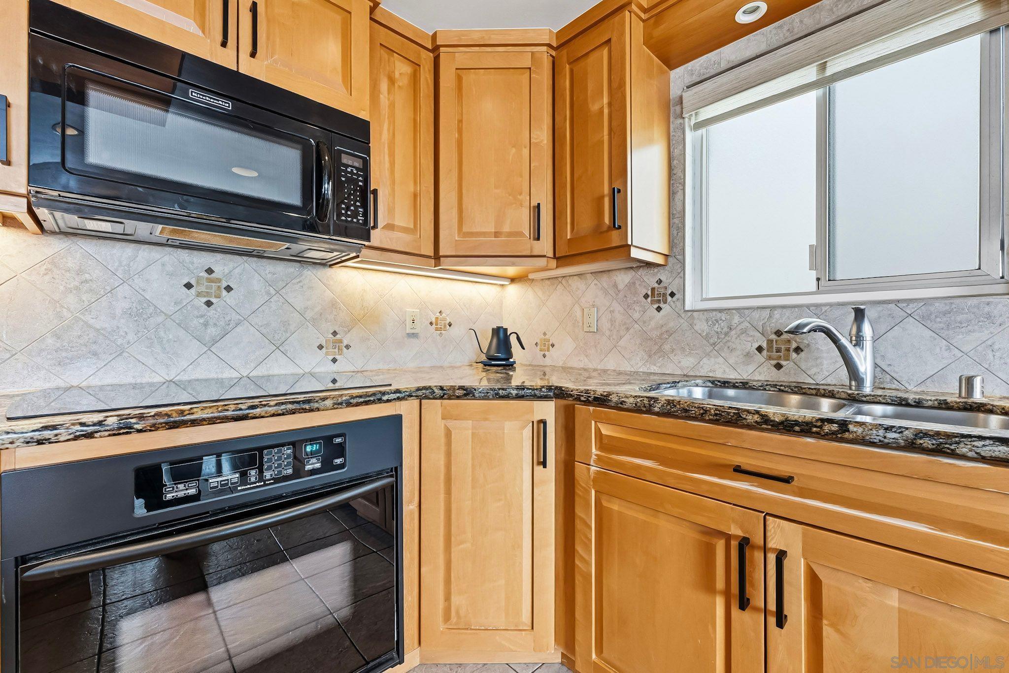 Detail Gallery Image 11 of 29 For 1828  Linwood St  #1,  San Diego,  CA 92110 - 2 Beds | 2 Baths