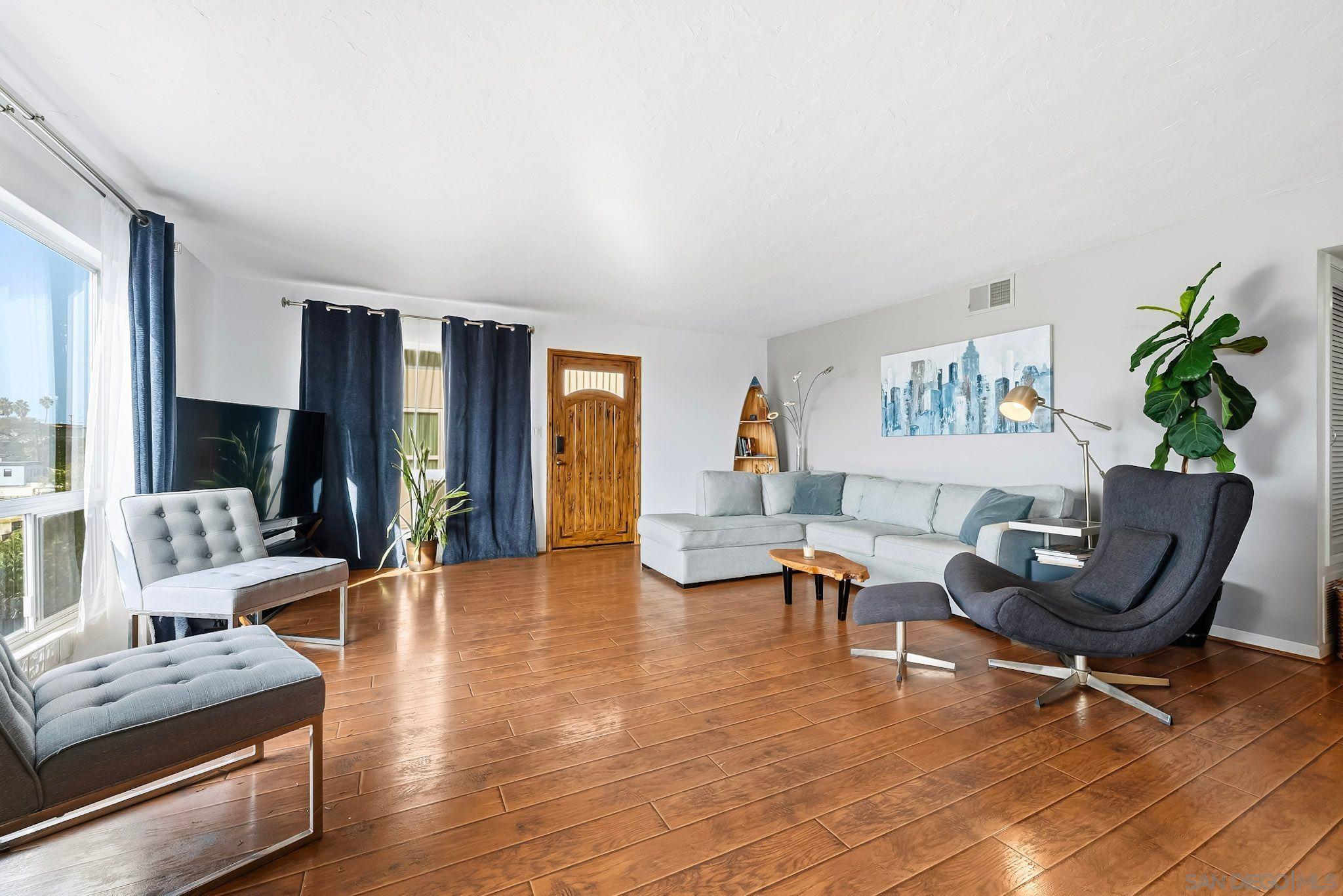 Detail Gallery Image 5 of 29 For 1828  Linwood St  #1,  San Diego,  CA 92110 - 2 Beds | 2 Baths