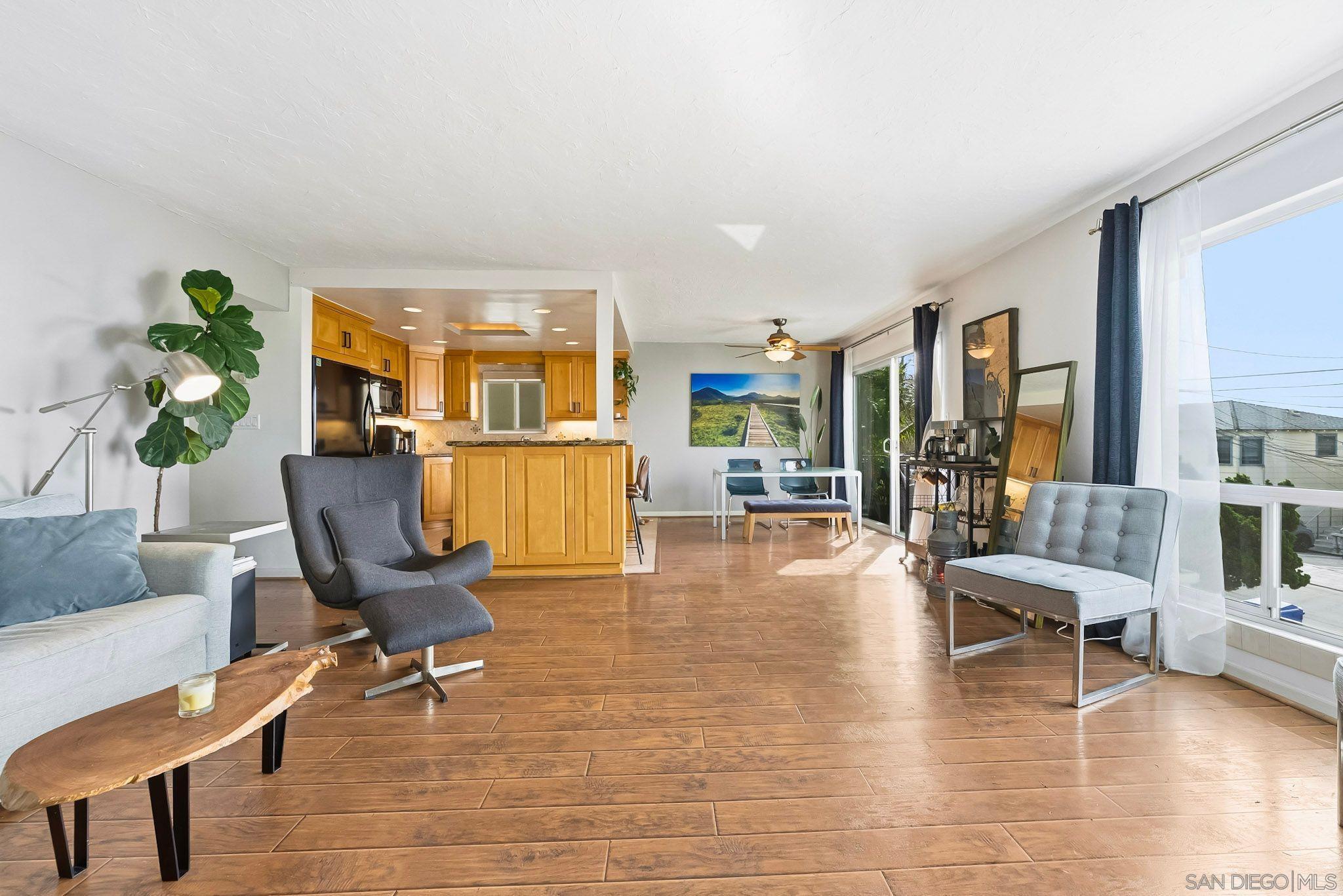 Detail Gallery Image 6 of 29 For 1828  Linwood St  #1,  San Diego,  CA 92110 - 2 Beds | 2 Baths