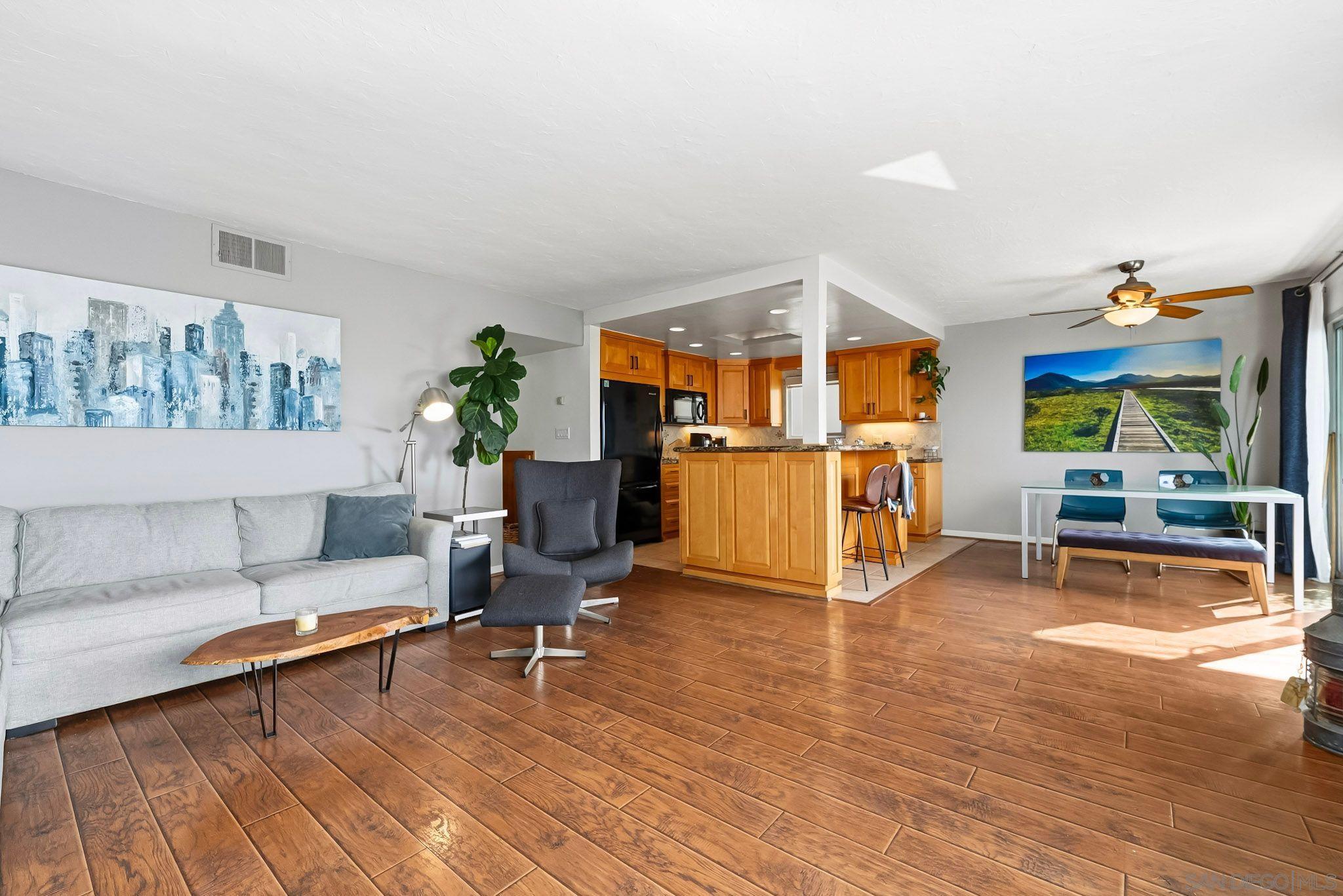 Detail Gallery Image 8 of 29 For 1828  Linwood St  #1,  San Diego,  CA 92110 - 2 Beds | 2 Baths