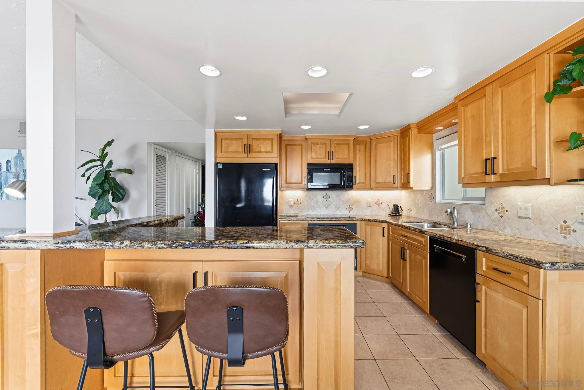 Detail Gallery Image 9 of 29 For 1828  Linwood St  #1,  San Diego,  CA 92110 - 2 Beds | 2 Baths