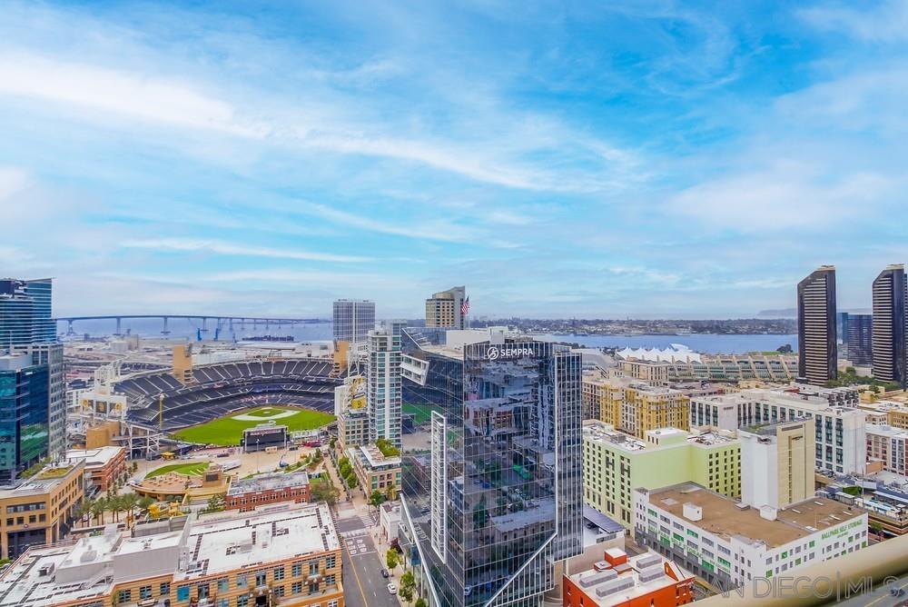 Detail Gallery Image 2 of 62 For 800  the Mark Ln  2801, San Diego,  CA 92101 - 3 Beds | 3 Baths