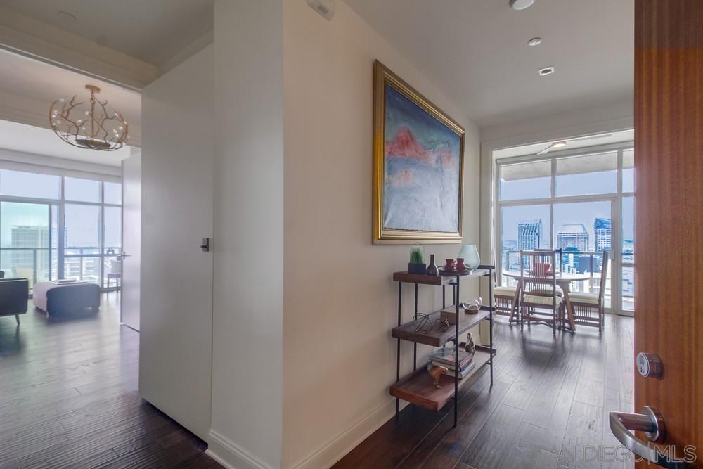 Detail Gallery Image 4 of 62 For 800  the Mark Ln  2801, San Diego,  CA 92101 - 3 Beds | 3 Baths