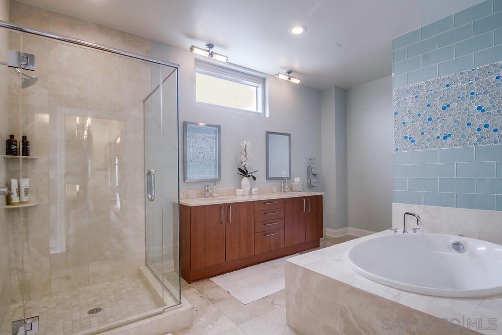 Detail Gallery Image 35 of 62 For 800  the Mark Ln  2801, San Diego,  CA 92101 - 3 Beds | 3 Baths