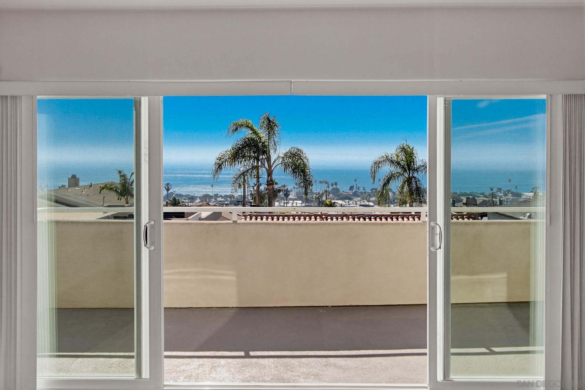 Detail Gallery Image 4 of 25 For 2044  Edinburg Avenue, Cardiff By The Sea,  CA 92007 - 4 Beds | 3 Baths