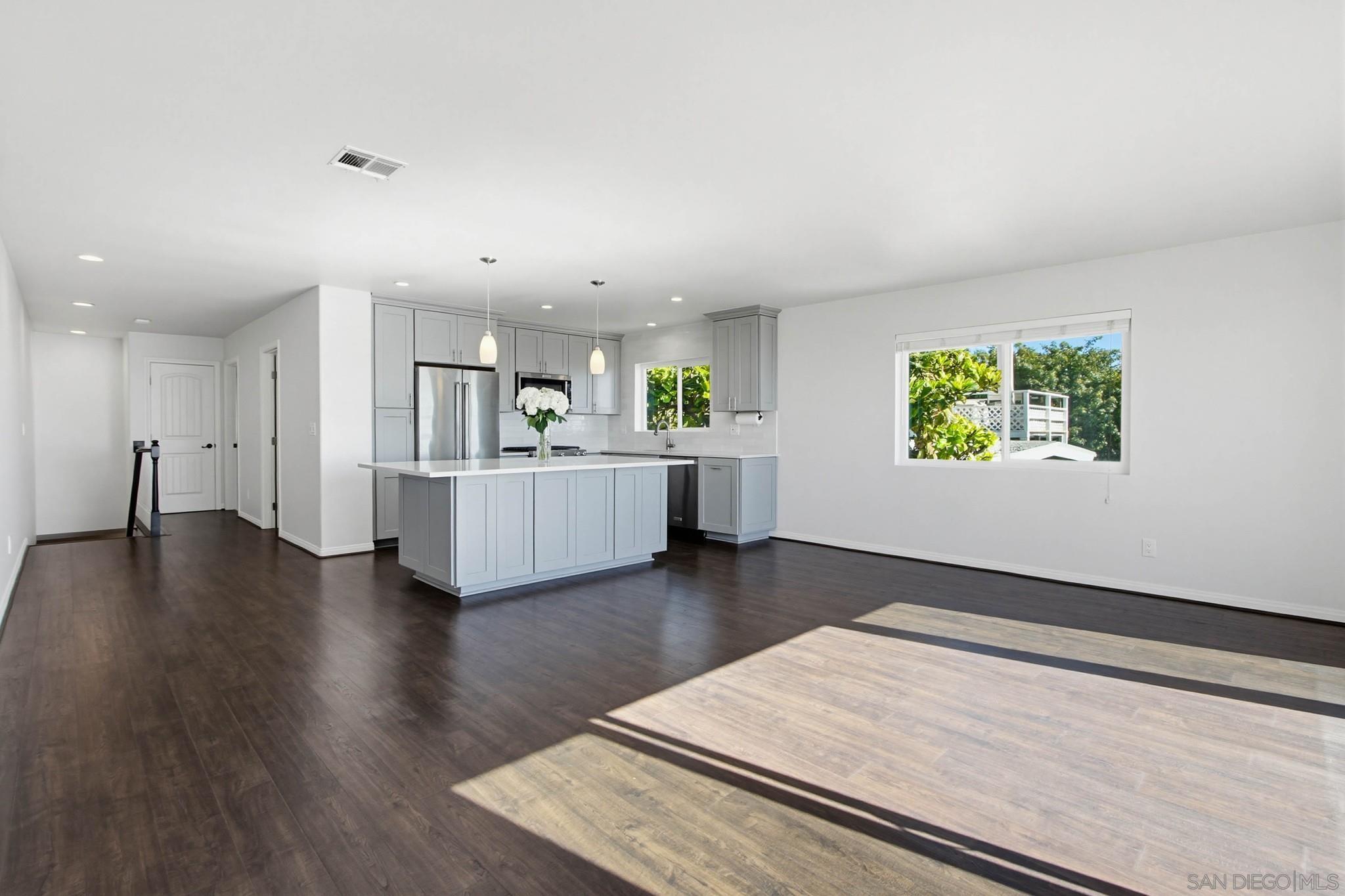 Detail Gallery Image 6 of 25 For 2044  Edinburg Avenue, Cardiff By The Sea,  CA 92007 - 4 Beds | 3 Baths