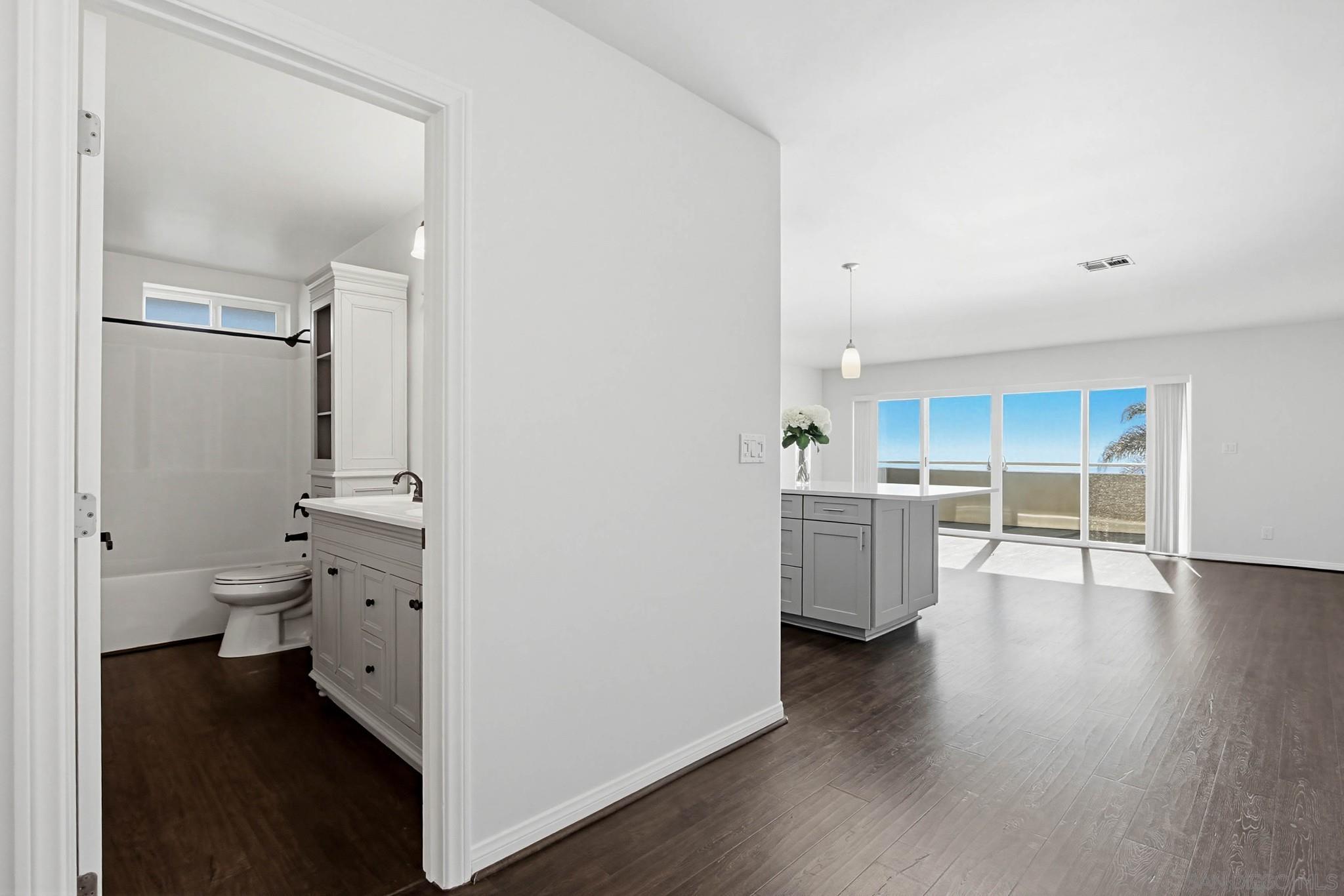 Detail Gallery Image 10 of 25 For 2044  Edinburg Avenue, Cardiff By The Sea,  CA 92007 - 4 Beds | 3 Baths