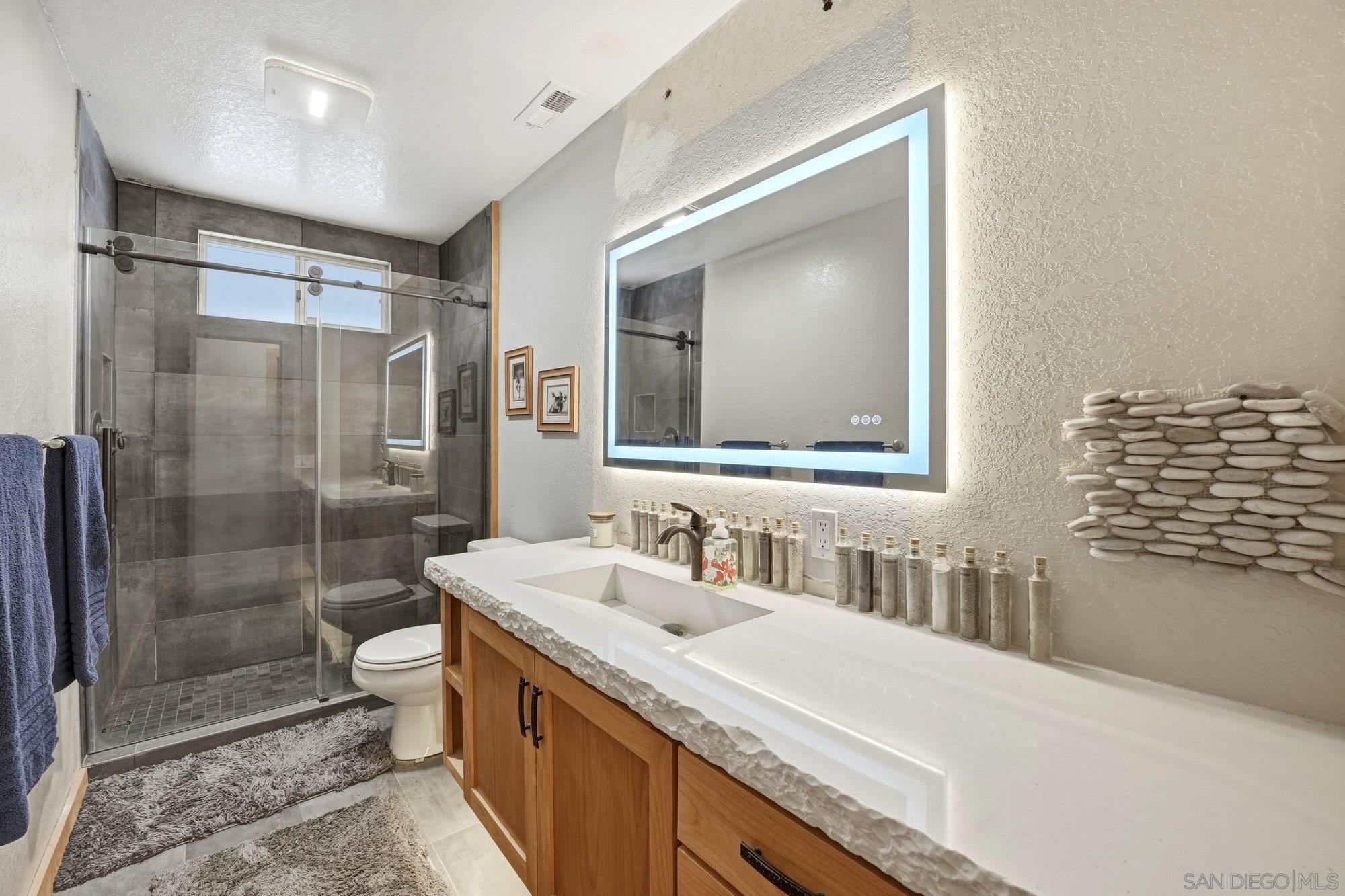 Detail Gallery Image 12 of 47 For 19170  Paradise Mountain Road, Valley Center,  CA 92082 - 4 Beds | 3/1 Baths