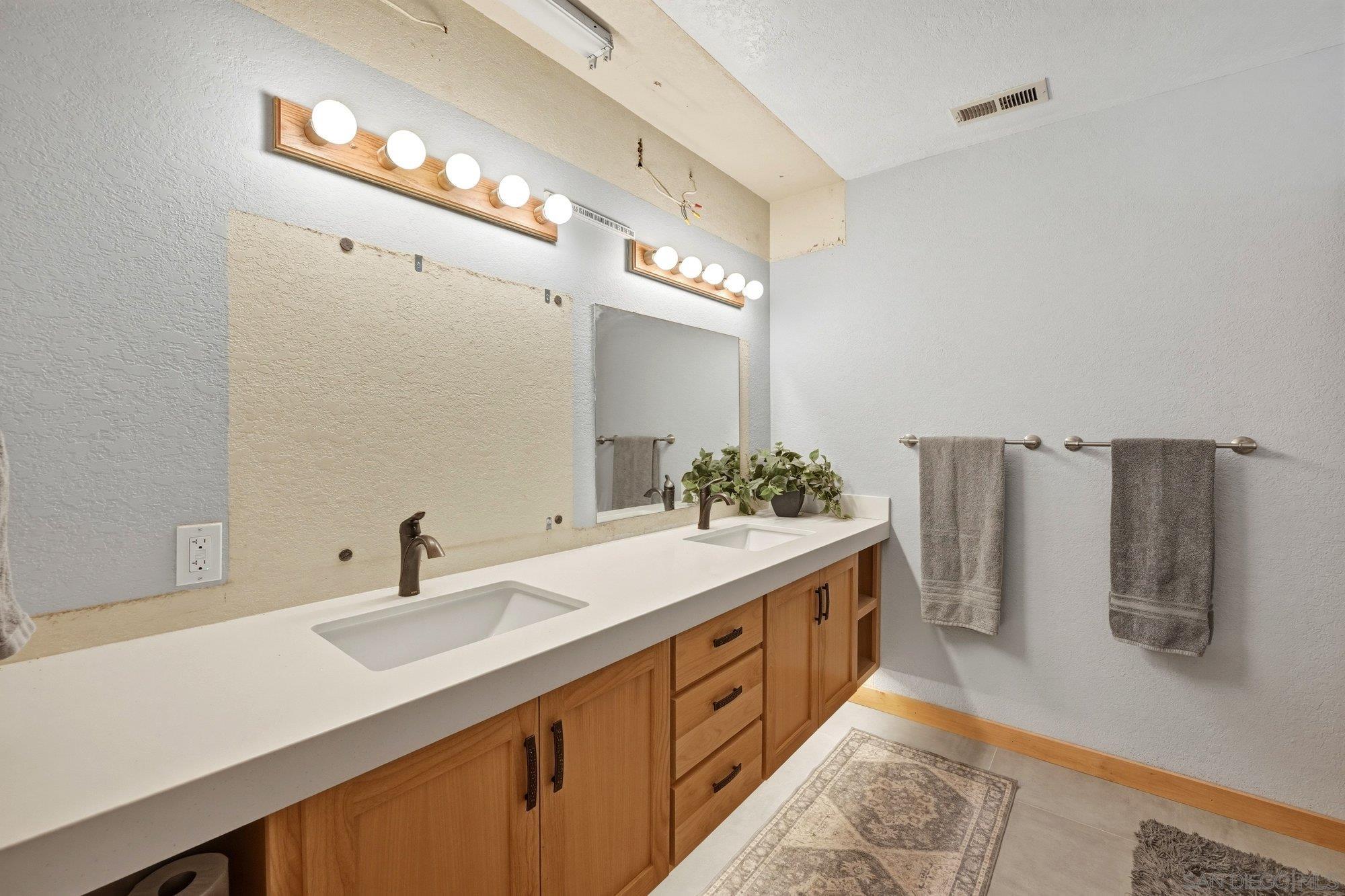 Detail Gallery Image 15 of 47 For 19170  Paradise Mountain Road, Valley Center,  CA 92082 - 4 Beds | 3/1 Baths