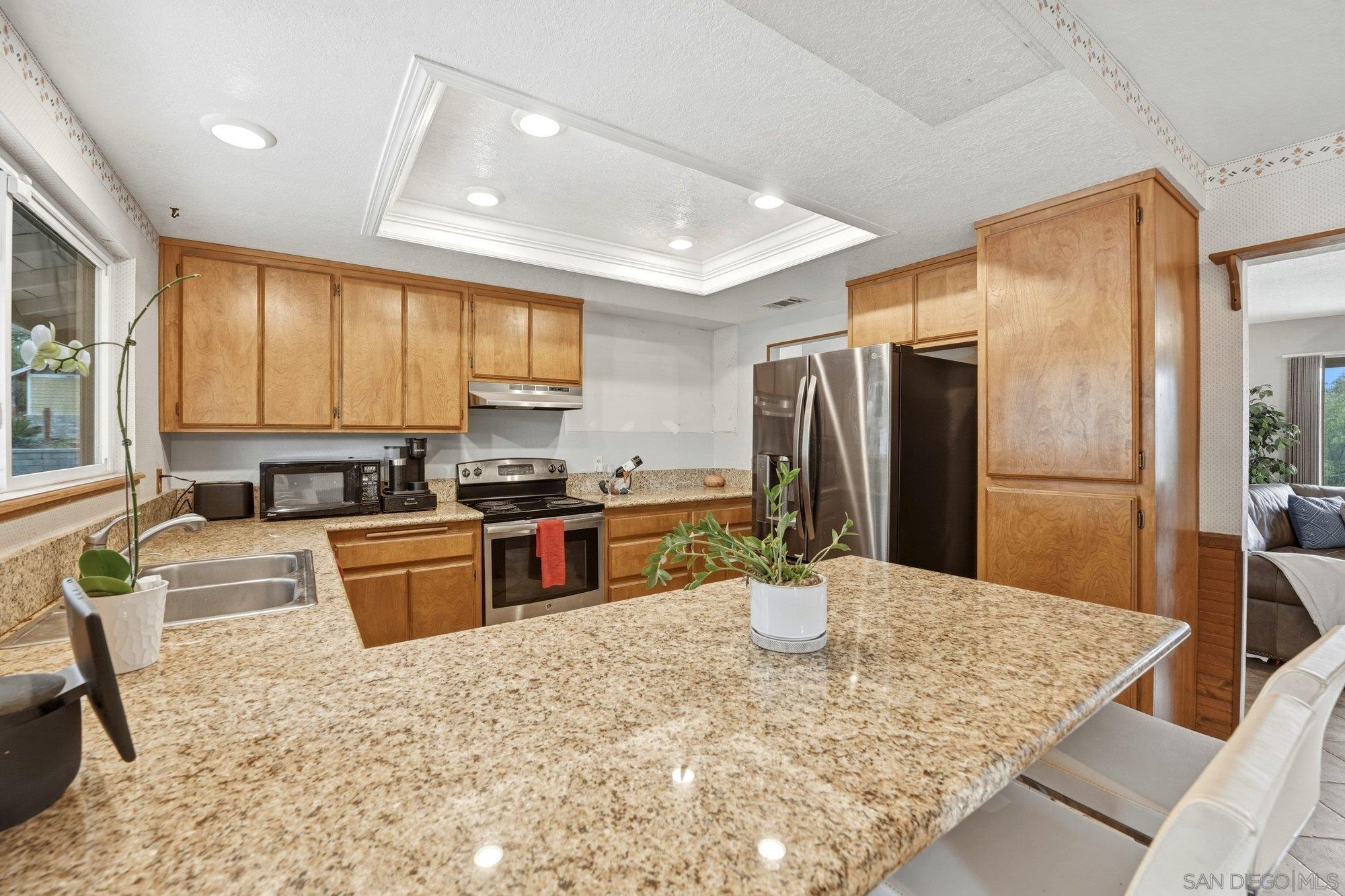 Detail Gallery Image 9 of 47 For 19170  Paradise Mountain Road, Valley Center,  CA 92082 - 4 Beds | 3/1 Baths