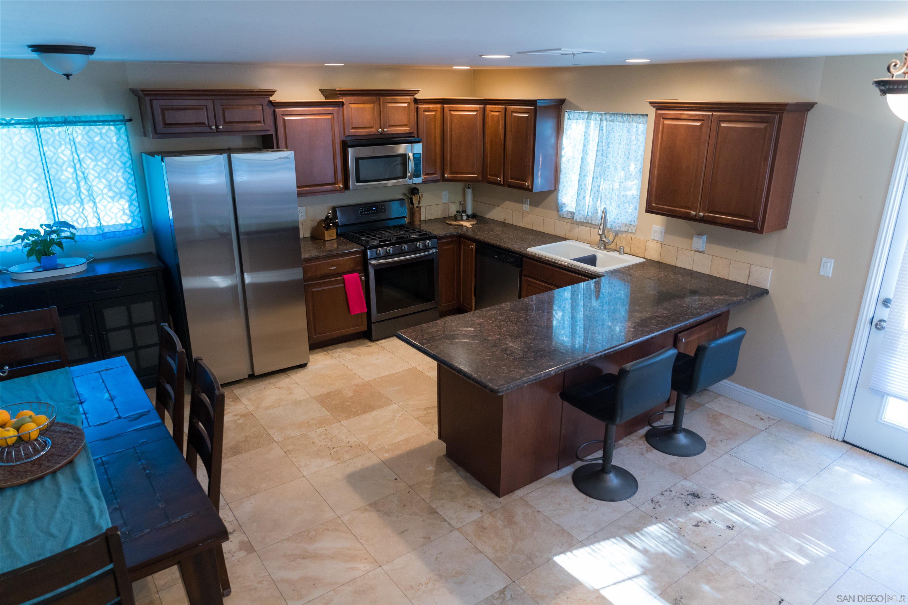 Detail Gallery Image 9 of 43 For 10179  Canyon Dr, Escondido,  CA 92026 - 3 Beds | 2 Baths