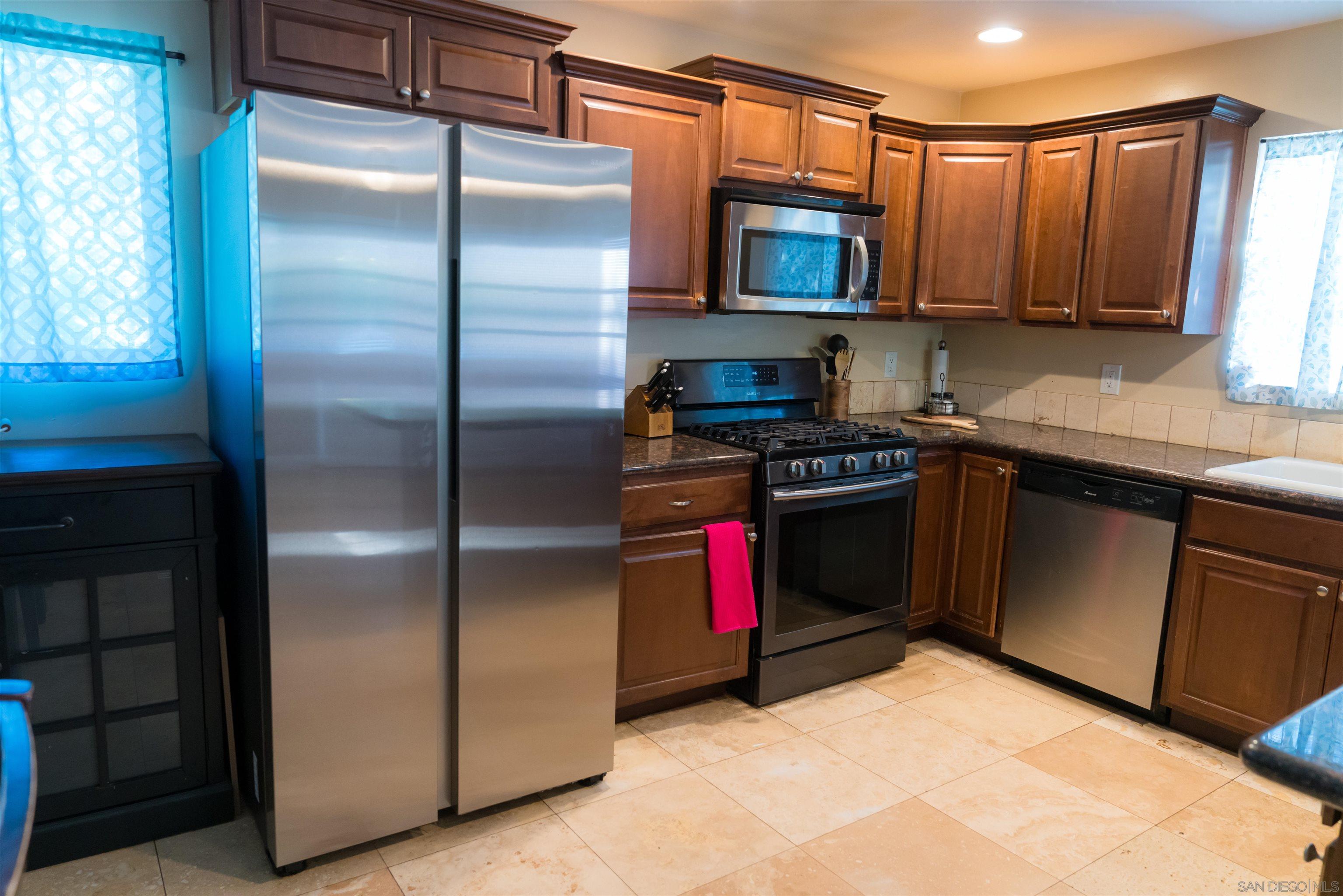 Detail Gallery Image 10 of 43 For 10179  Canyon Dr, Escondido,  CA 92026 - 3 Beds | 2 Baths