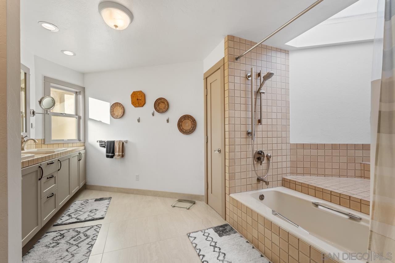 Detail Gallery Image 30 of 56 For 4321  Valle Vista, San Diego,  CA 92103 - 6 Beds | 4 Baths