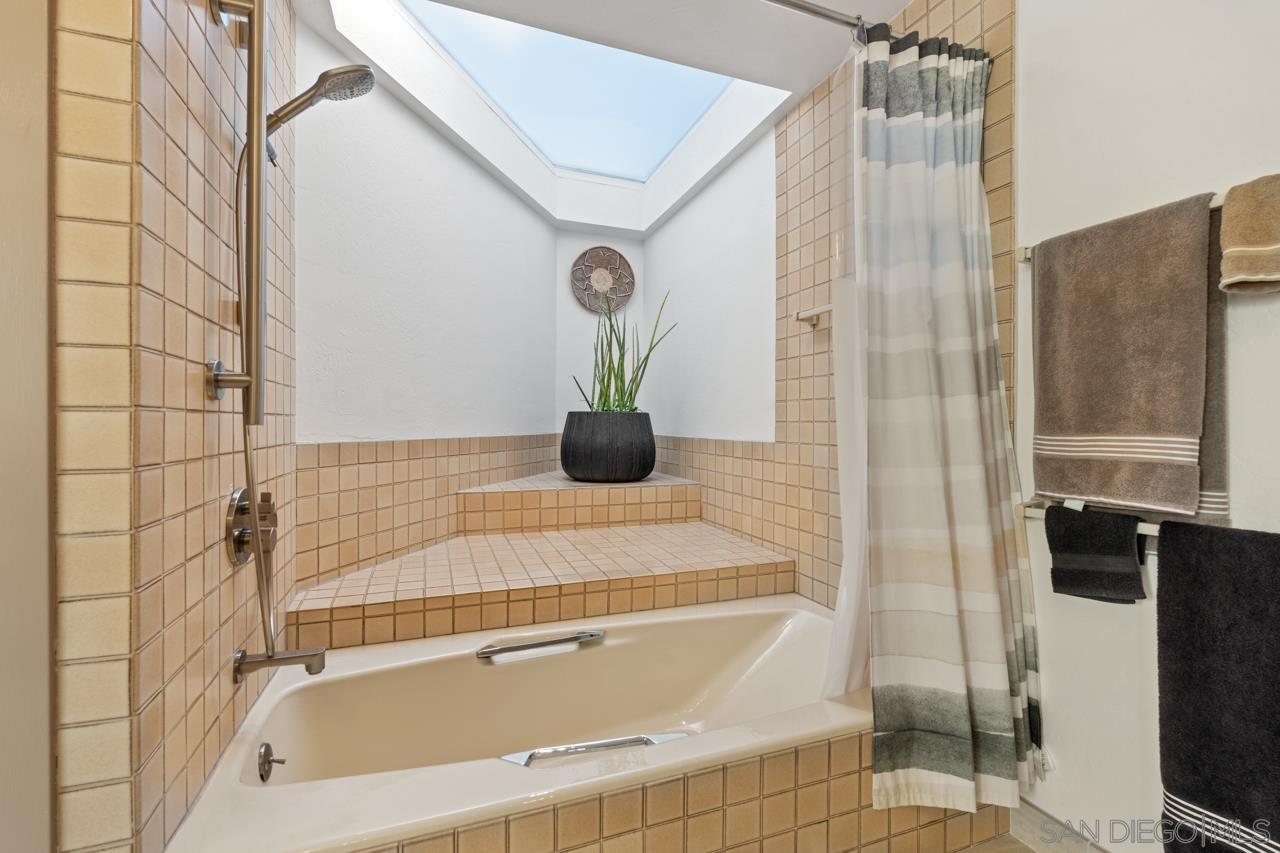 Detail Gallery Image 33 of 56 For 4321  Valle Vista, San Diego,  CA 92103 - 6 Beds | 4 Baths