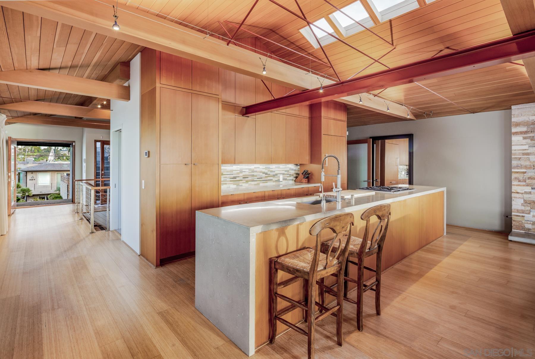 Detail Gallery Image 11 of 34 For 330  Neptune Ave, Encinitas,  CA 92024 - 3 Beds | 3 Baths