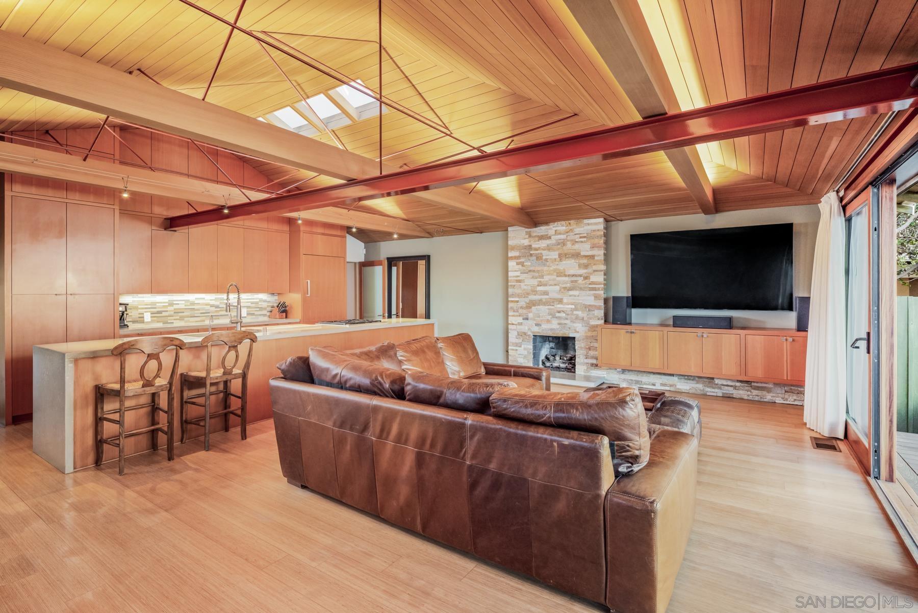 Detail Gallery Image 12 of 34 For 330  Neptune Ave, Encinitas,  CA 92024 - 3 Beds | 3 Baths