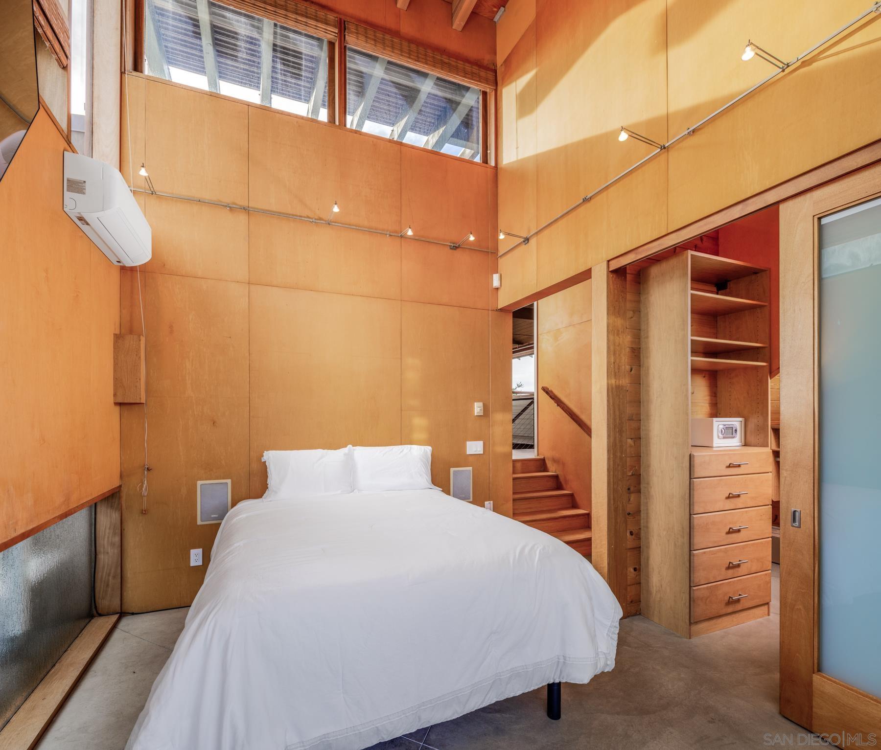 Detail Gallery Image 15 of 34 For 330  Neptune Ave, Encinitas,  CA 92024 - 3 Beds | 3 Baths