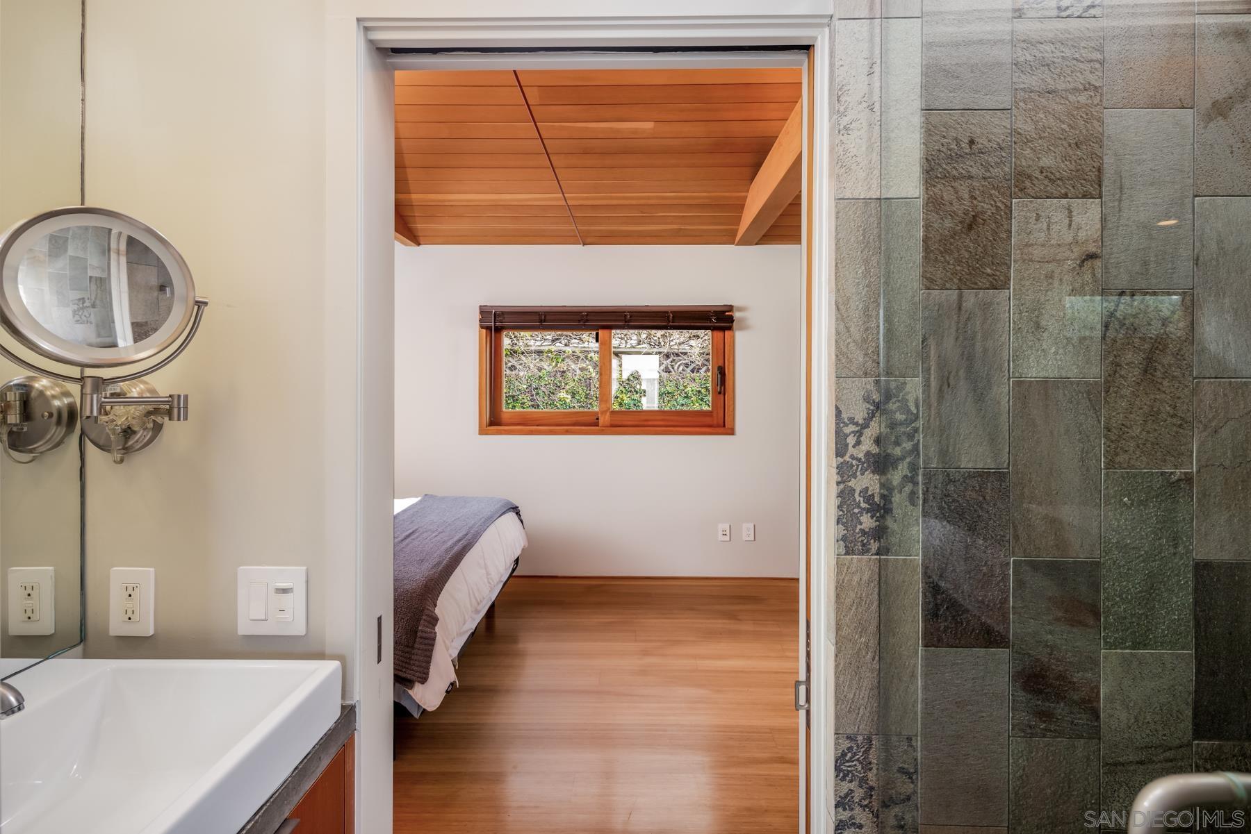 Detail Gallery Image 19 of 34 For 330  Neptune Ave, Encinitas,  CA 92024 - 3 Beds | 3 Baths