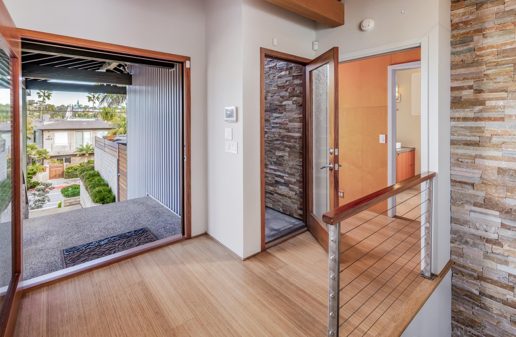 Detail Gallery Image 4 of 34 For 330  Neptune Ave, Encinitas,  CA 92024 - 3 Beds | 3 Baths