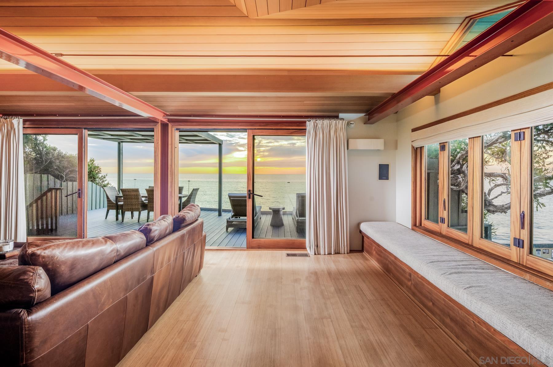 Detail Gallery Image 5 of 34 For 330  Neptune Ave, Encinitas,  CA 92024 - 3 Beds | 3 Baths