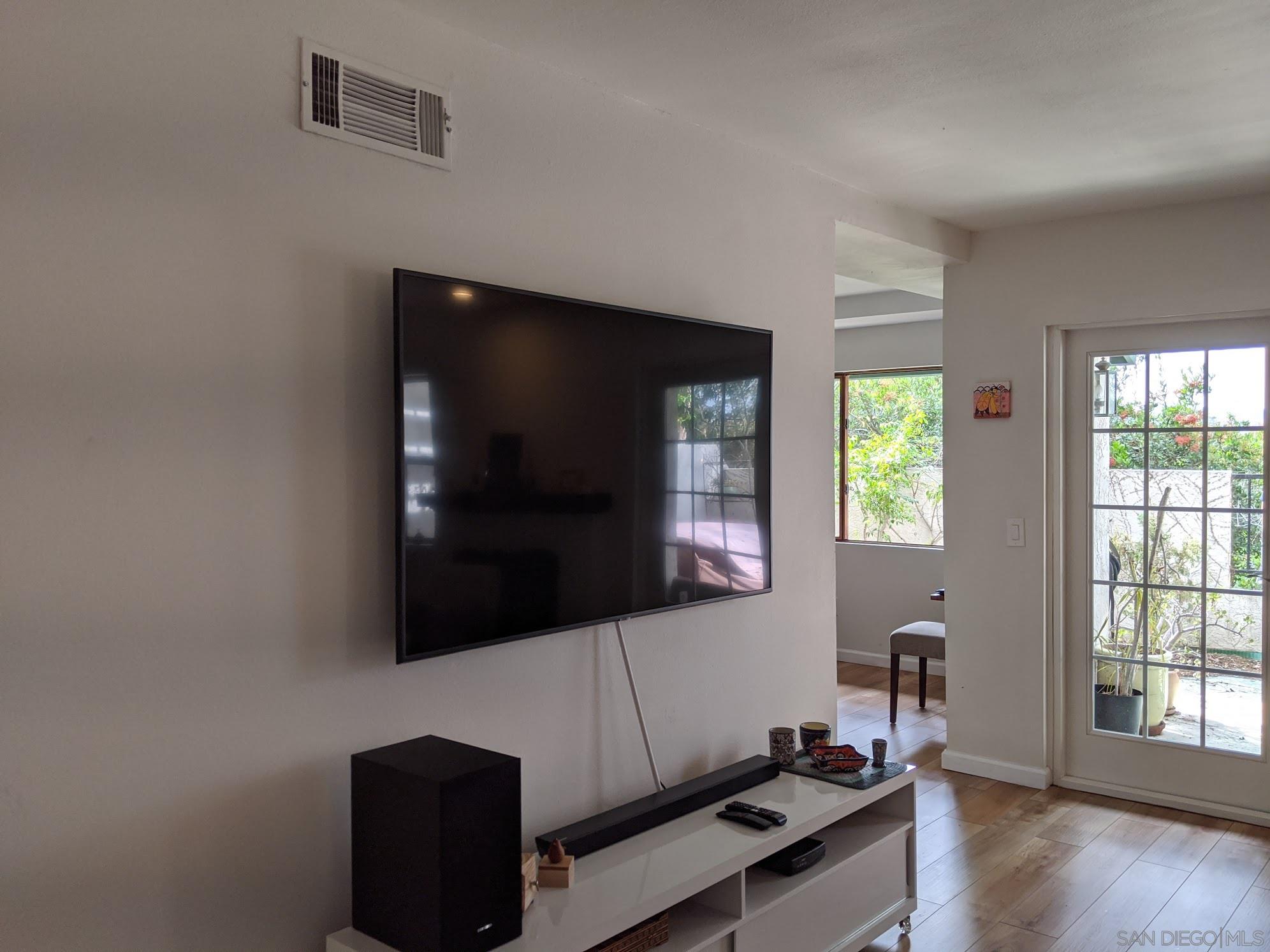 Detail Gallery Image 11 of 15 For 8030  via San Saba, San Diego,  CA 92122 - 2 Beds | 2/1 Baths