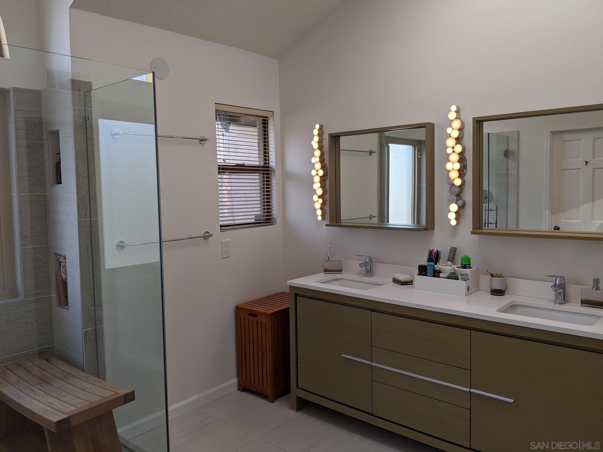 Detail Gallery Image 13 of 15 For 8030  via San Saba, San Diego,  CA 92122 - 2 Beds | 2/1 Baths