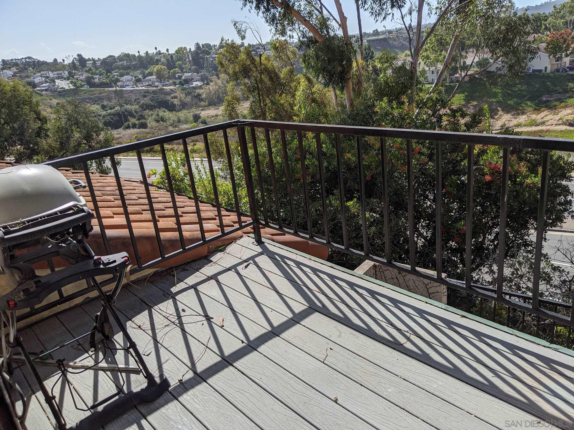 Detail Gallery Image 9 of 15 For 8030  via San Saba, San Diego,  CA 92122 - 2 Beds | 2/1 Baths