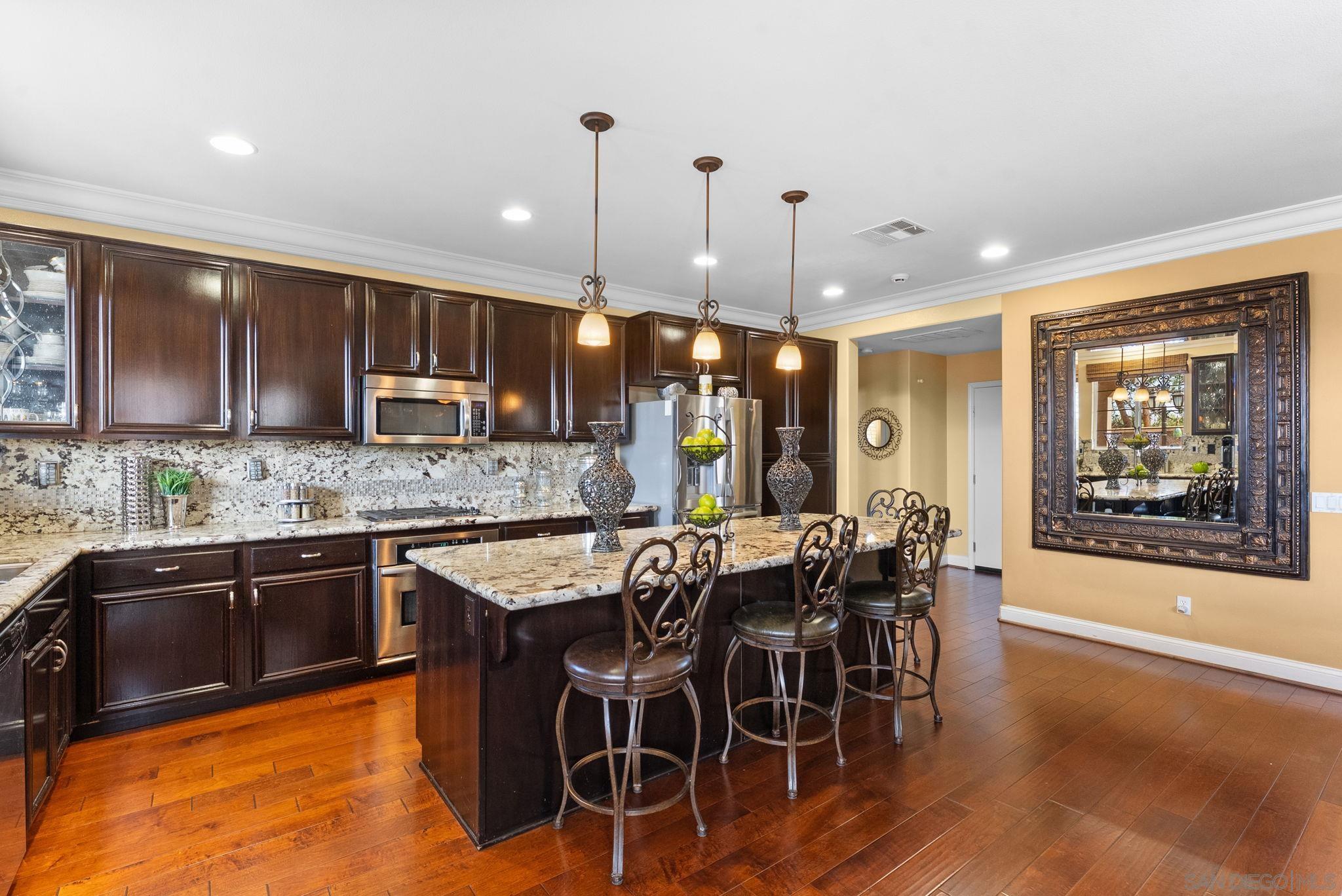 Detail Gallery Image 3 of 62 For 1658  Kincaid Ave, Chula Vista,  CA 91913 - 5 Beds | 2/1 Baths