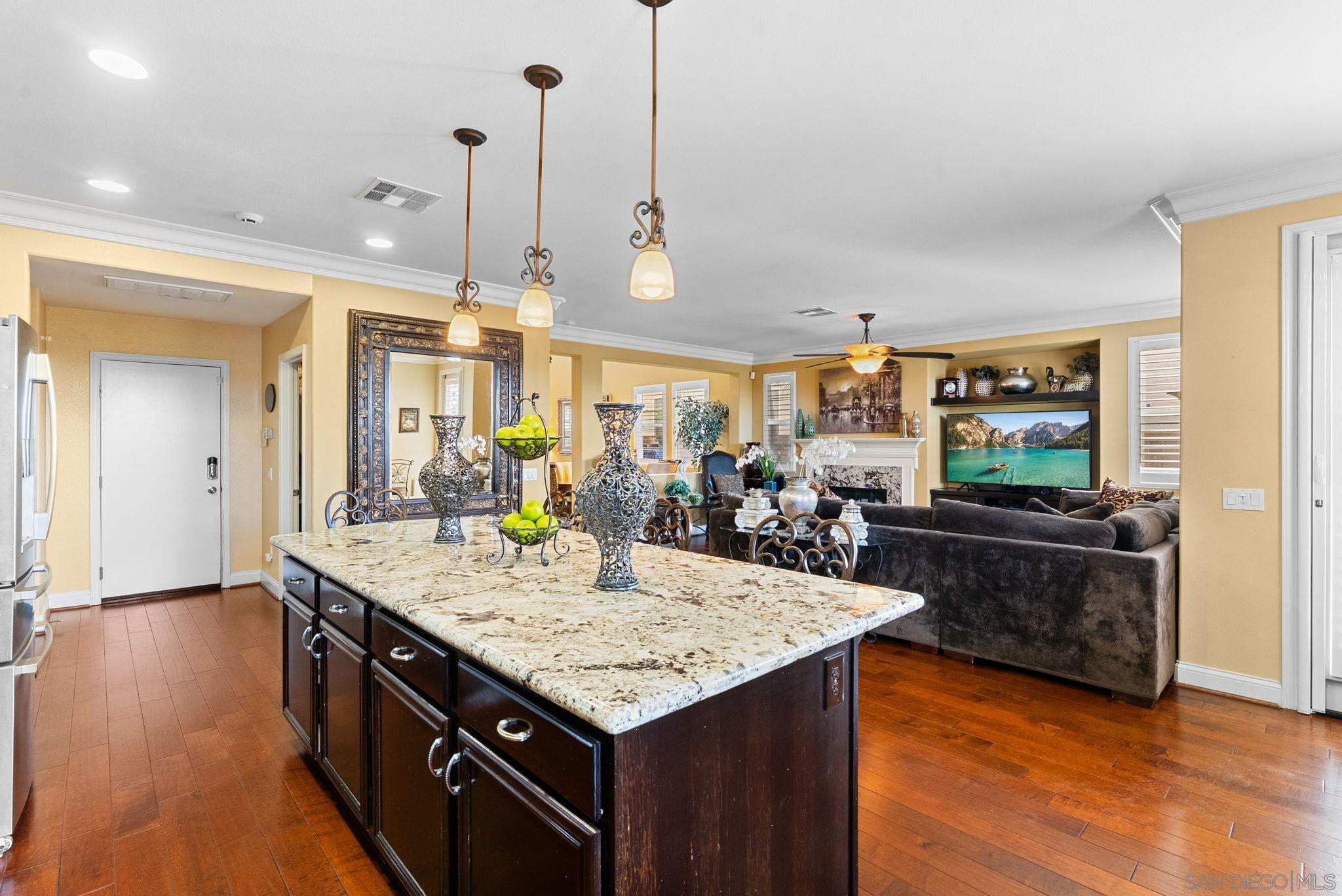 Detail Gallery Image 4 of 62 For 1658  Kincaid Ave, Chula Vista,  CA 91913 - 5 Beds | 2/1 Baths