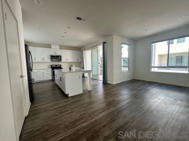 Detail Gallery Image 15 of 49 For 2036  Mayon Rd, Chula Vista,  CA 91915 - 4 Beds | 3/1 Baths