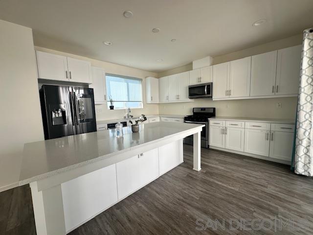 Detail Gallery Image 17 of 49 For 2036  Mayon Rd, Chula Vista,  CA 91915 - 4 Beds | 3/1 Baths