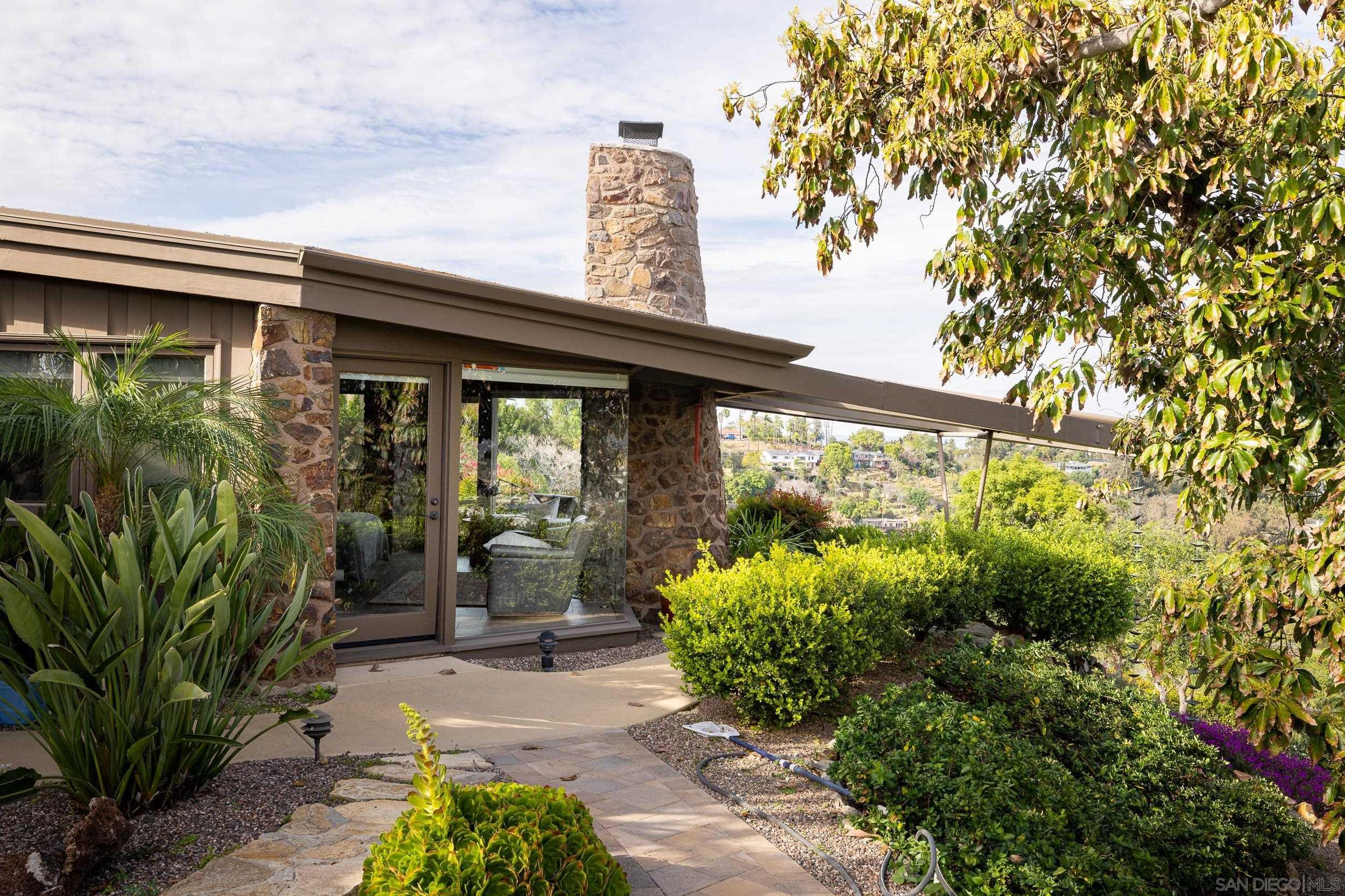 Front Image Thumbnail for SD260003700