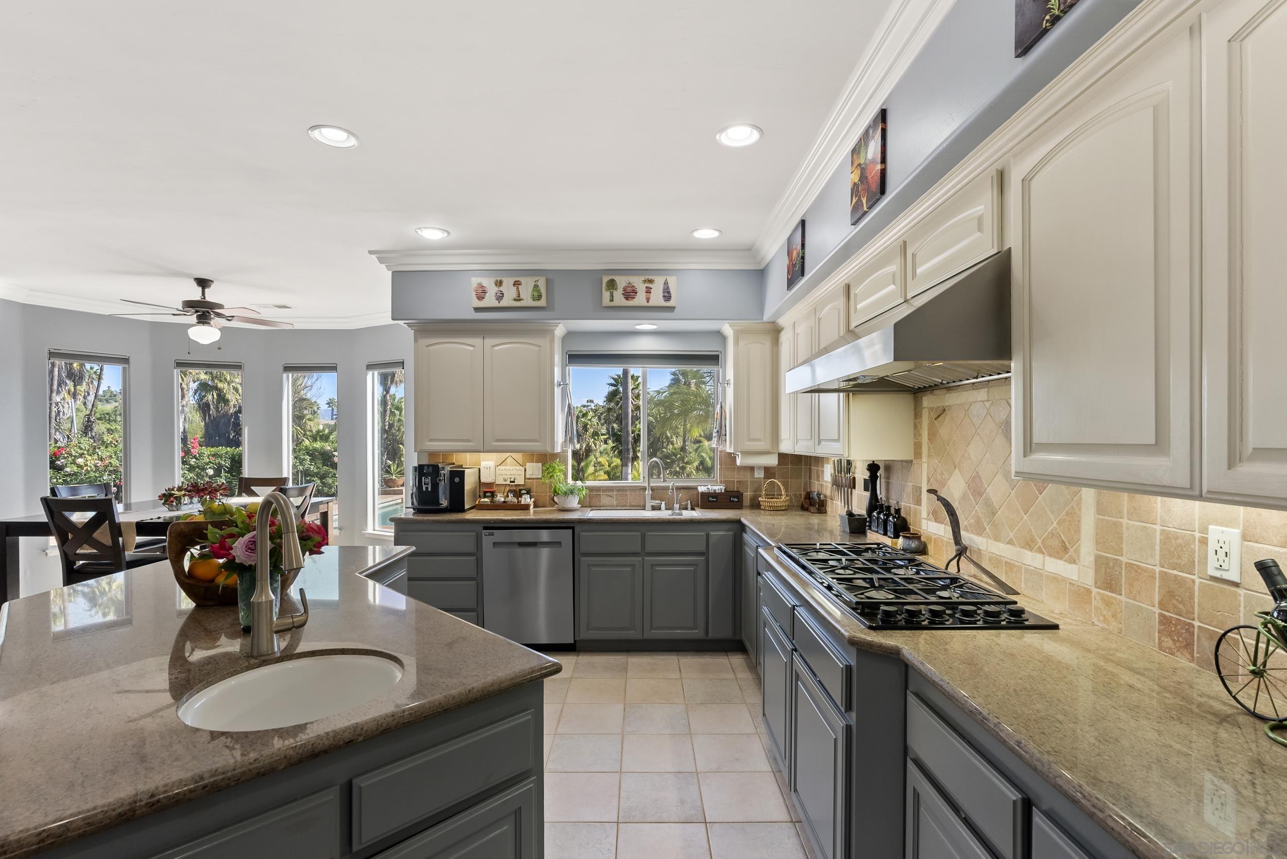 Detail Gallery Image 14 of 56 For 2821  Summit Drive, Escondido,  CA 92025 - 4 Beds | 4/1 Baths