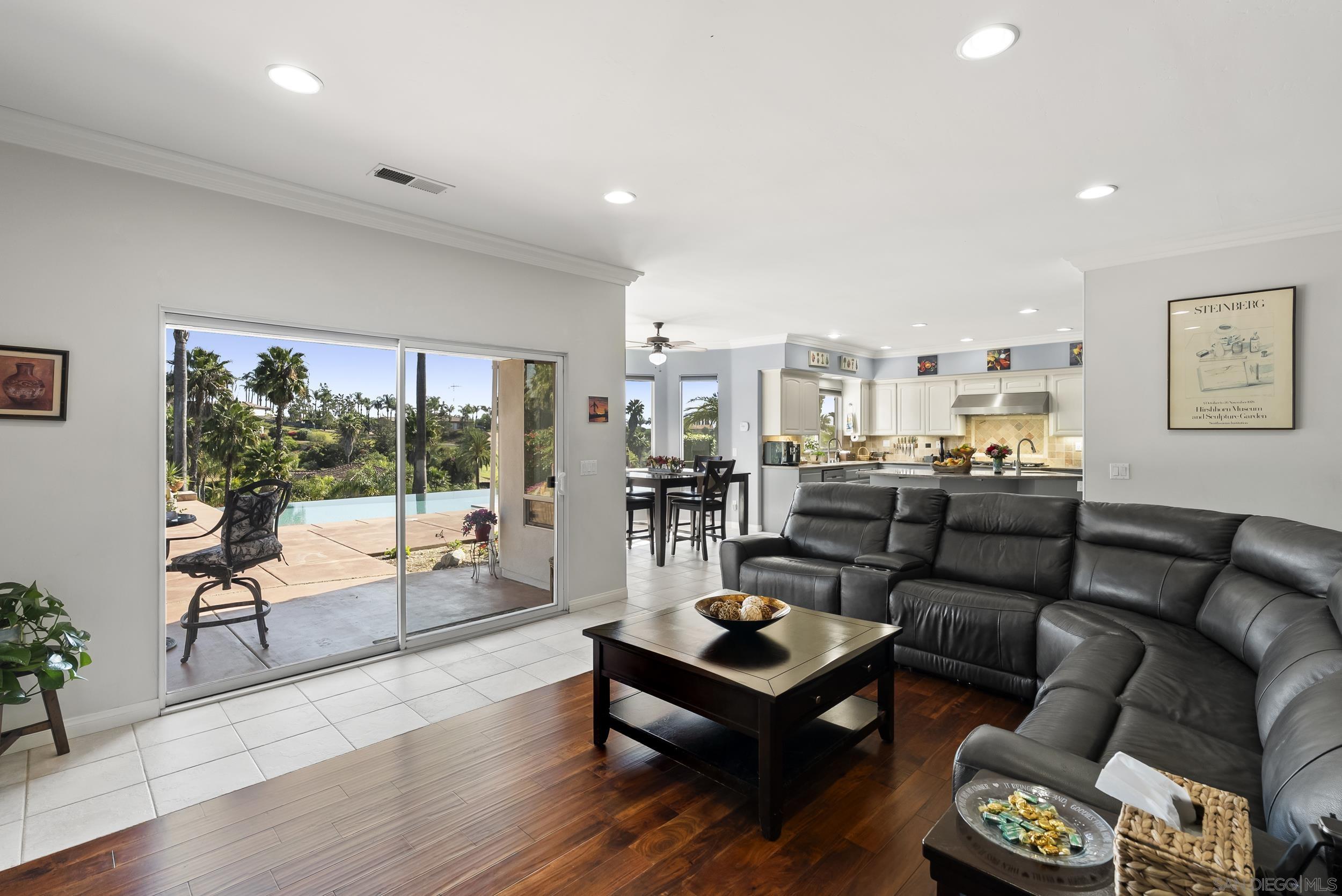 Detail Gallery Image 17 of 56 For 2821  Summit Drive, Escondido,  CA 92025 - 4 Beds | 4/1 Baths