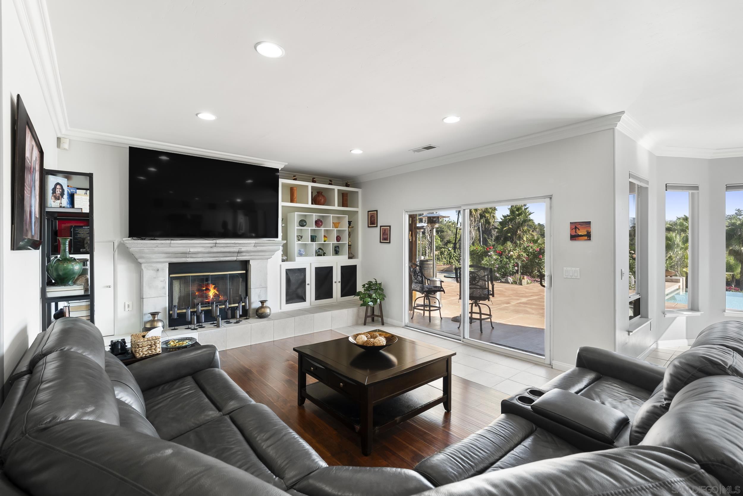 Detail Gallery Image 18 of 56 For 2821  Summit Drive, Escondido,  CA 92025 - 4 Beds | 4/1 Baths