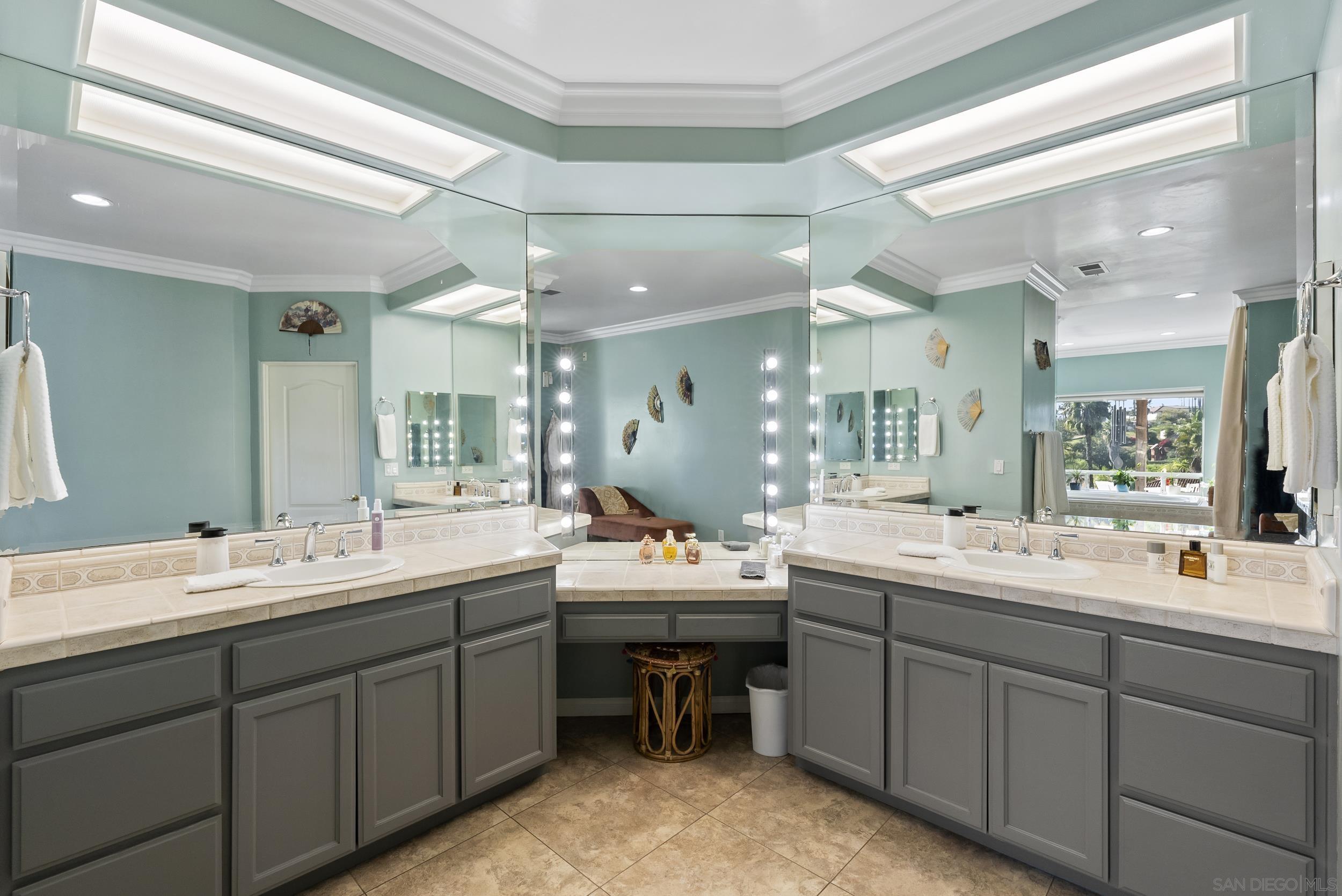 Detail Gallery Image 28 of 56 For 2821  Summit Drive, Escondido,  CA 92025 - 4 Beds | 4/1 Baths