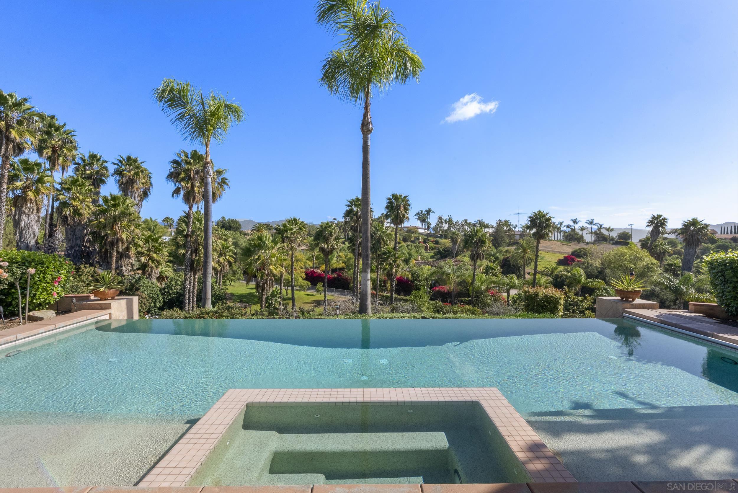 Detail Gallery Image 6 of 56 For 2821  Summit Drive, Escondido,  CA 92025 - 4 Beds | 4/1 Baths