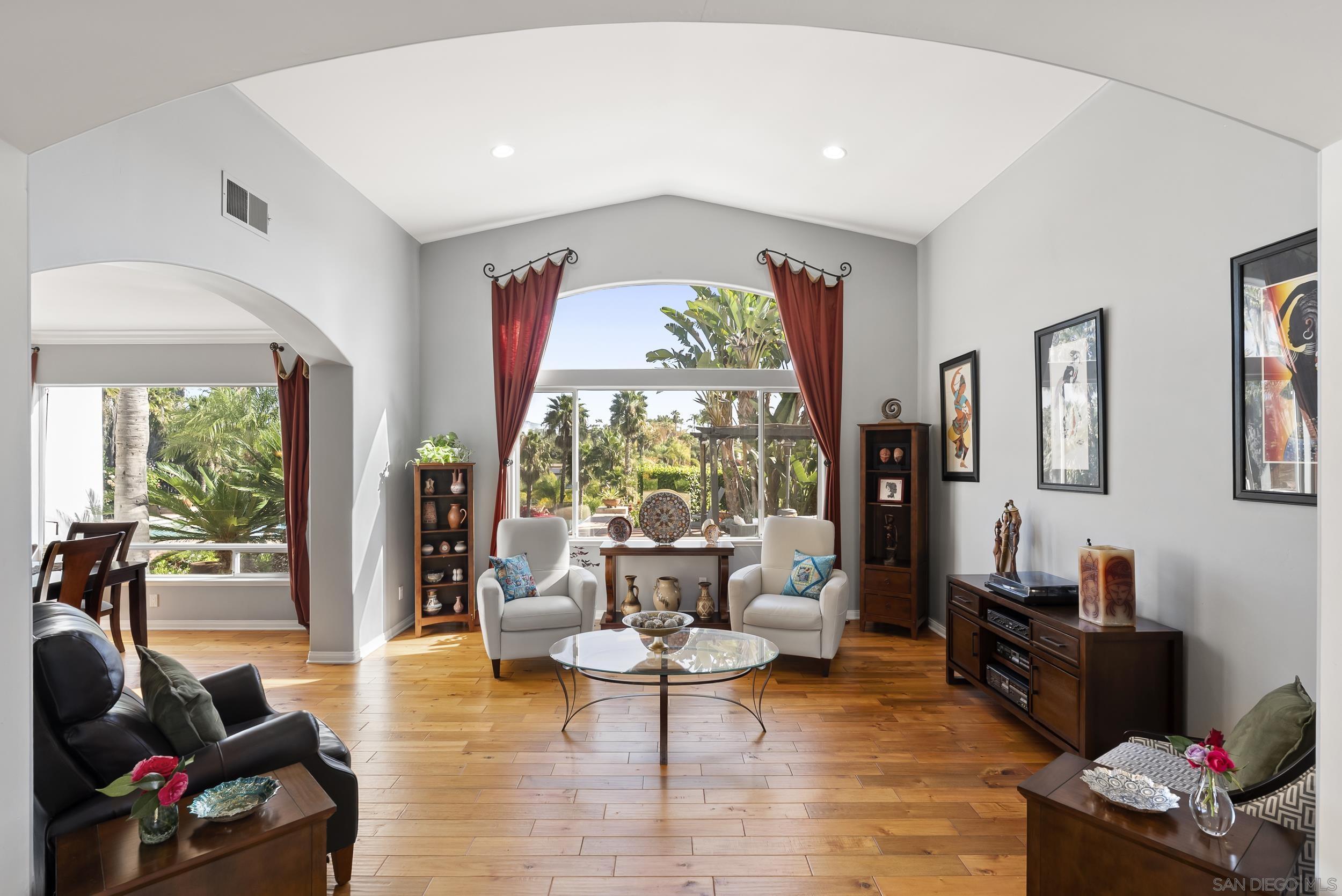 Detail Gallery Image 7 of 56 For 2821  Summit Drive, Escondido,  CA 92025 - 4 Beds | 4/1 Baths