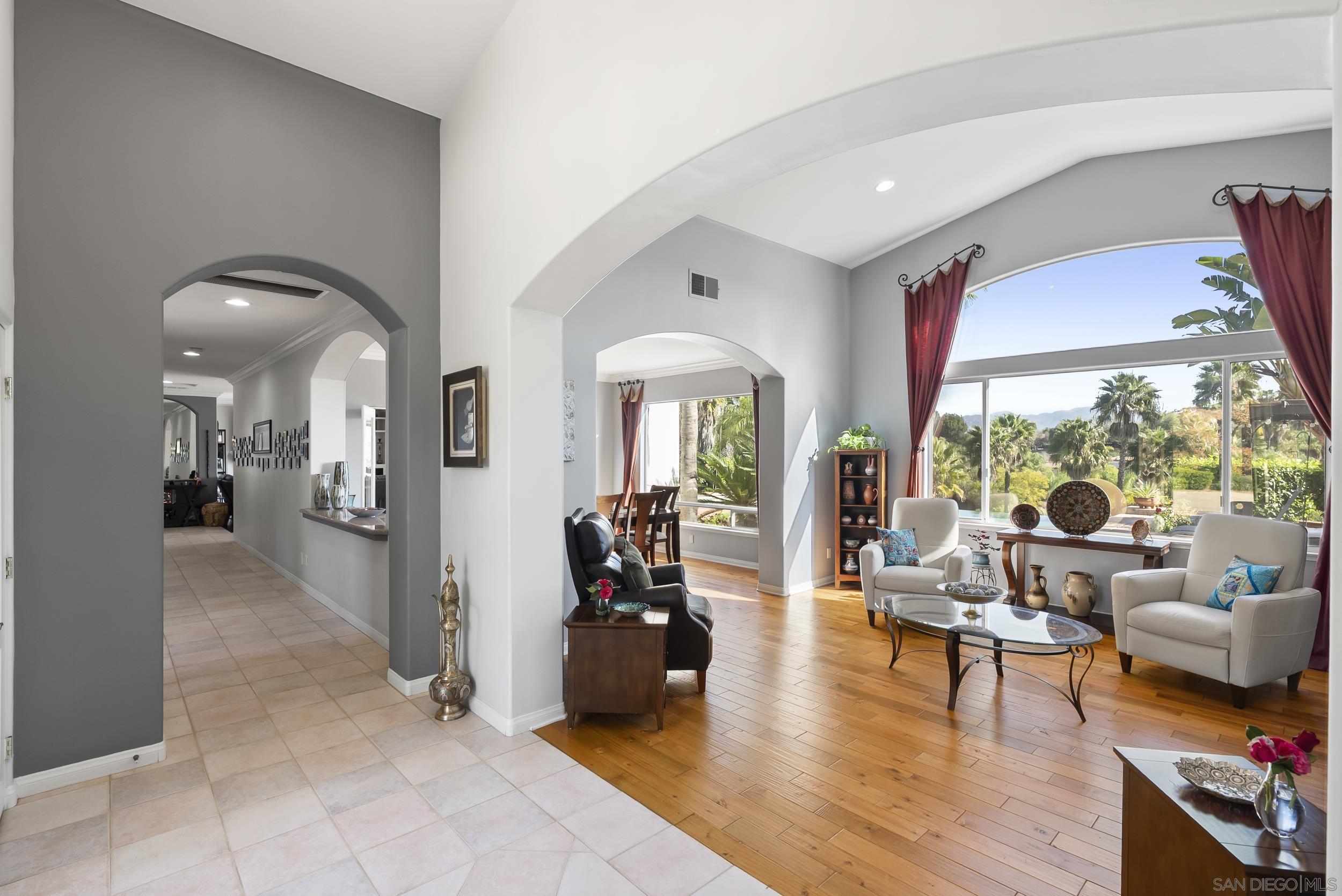 Detail Gallery Image 9 of 56 For 2821  Summit Drive, Escondido,  CA 92025 - 4 Beds | 4/1 Baths