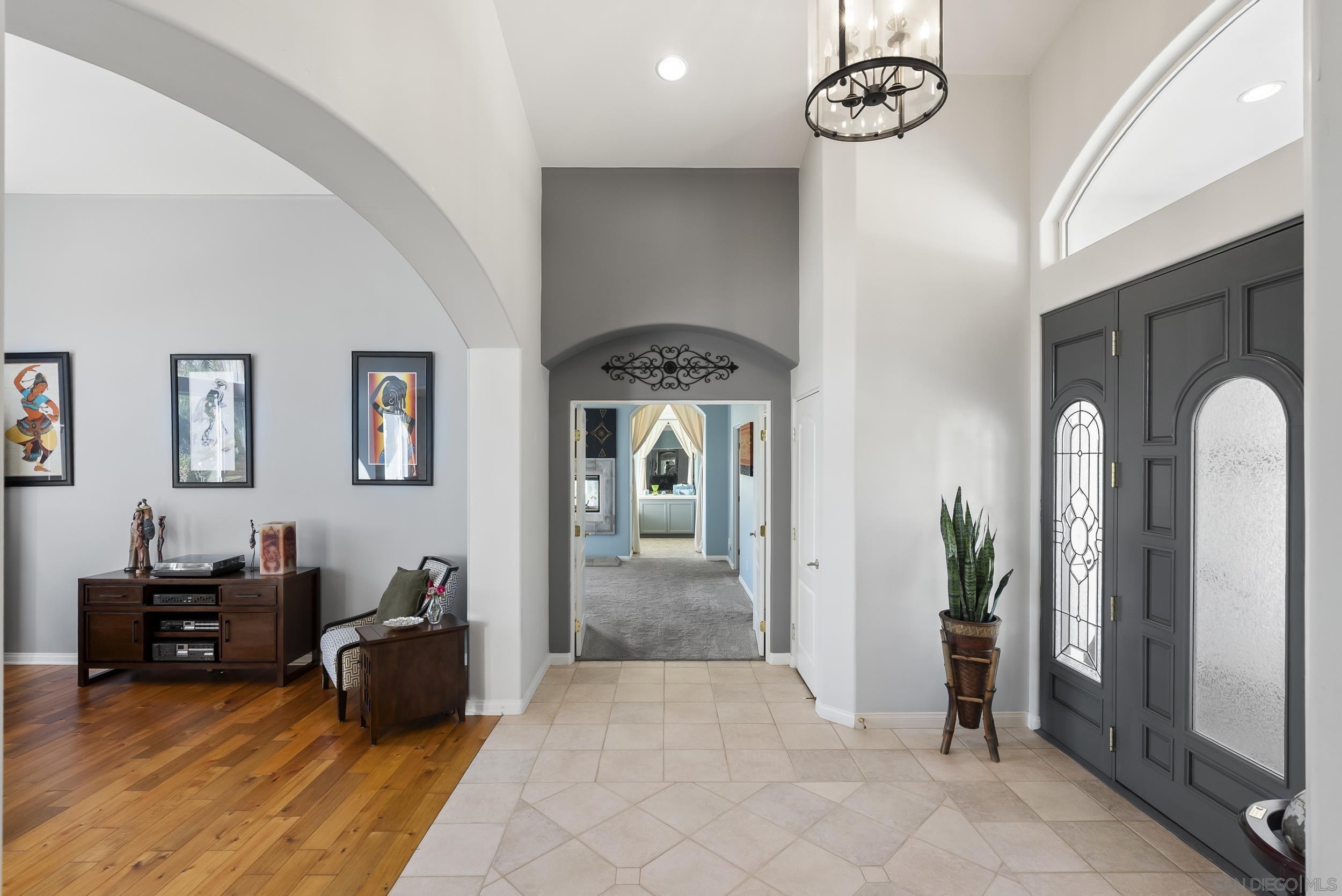 Detail Gallery Image 10 of 56 For 2821  Summit Drive, Escondido,  CA 92025 - 4 Beds | 4/1 Baths