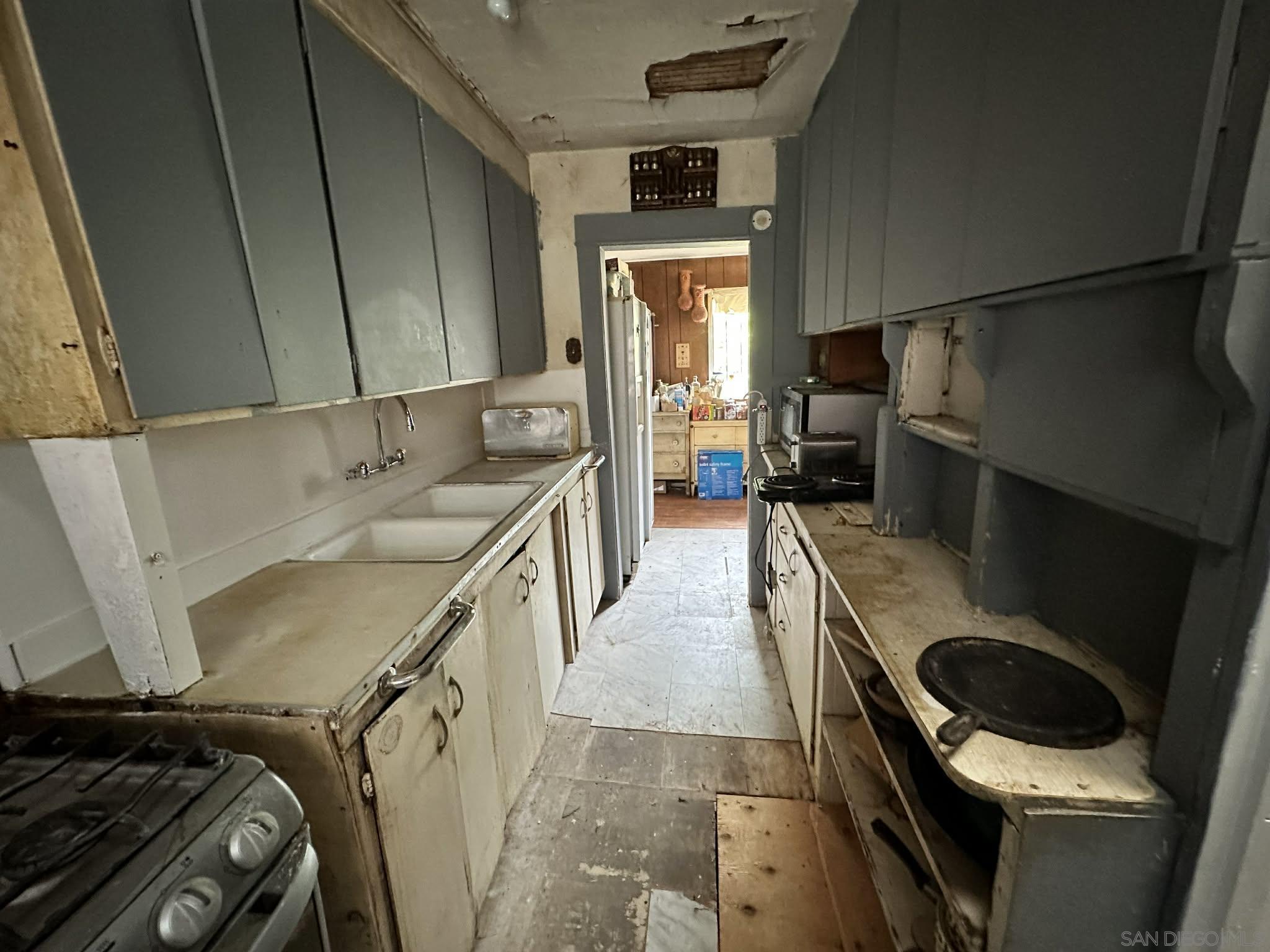 Detail Gallery Image 4 of 13 For 3549-51  42nd St, San Diego,  CA 92105 - 3 Beds | 2 Baths