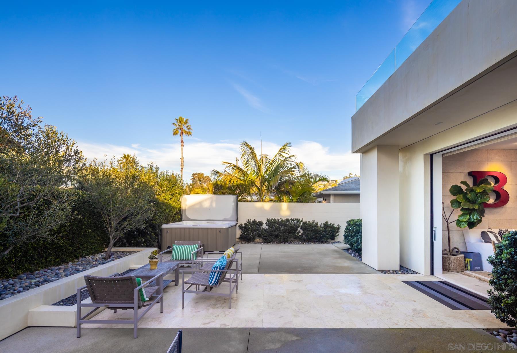 Detail Gallery Image 8 of 34 For 136  23rd St, Del Mar,  CA 92014 - 3 Beds | 4 Baths