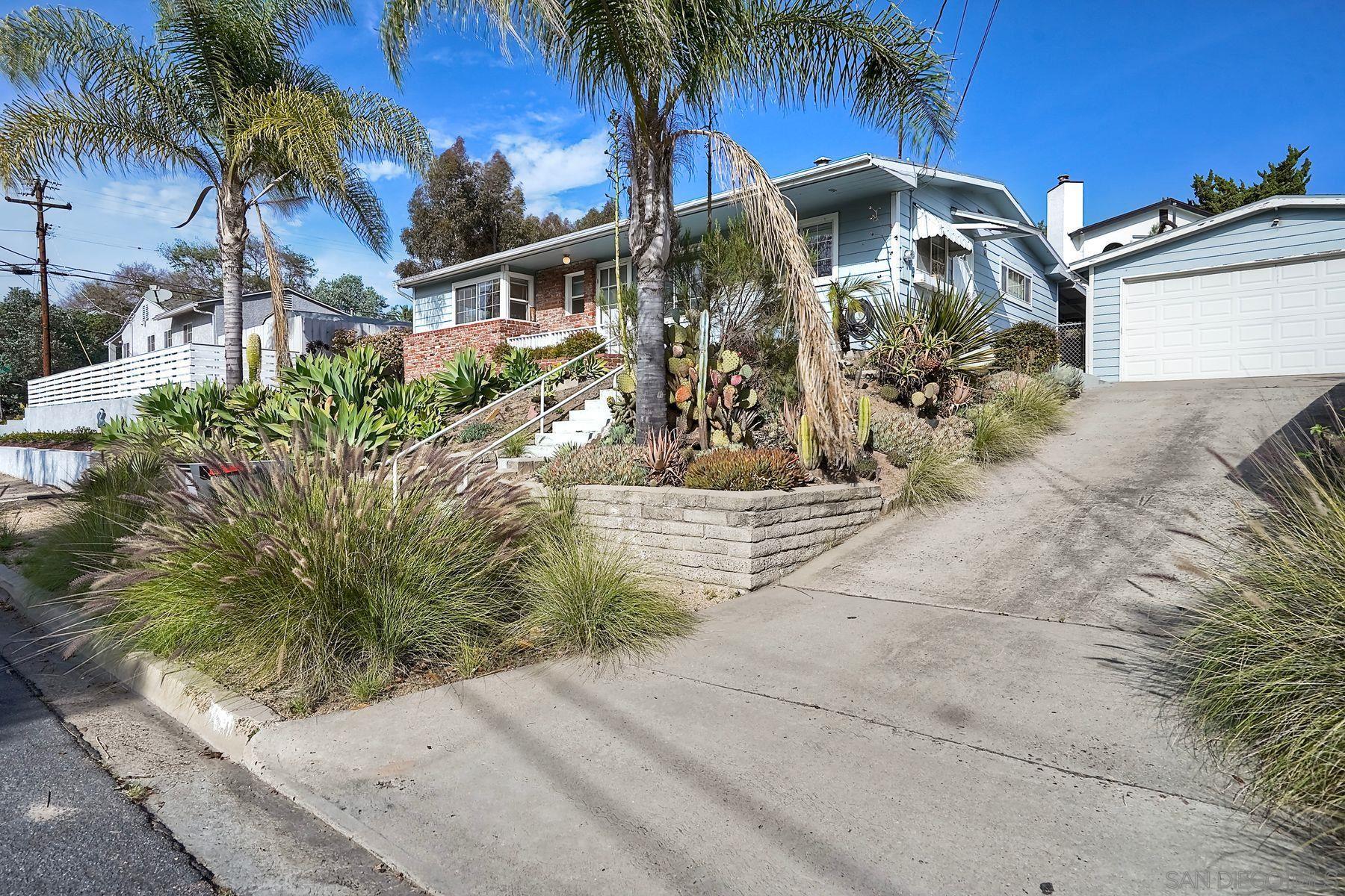 Detail Gallery Image 4 of 35 For 2698  Carlow Street, El Cajon,  CA 92020 - 3 Beds | 2 Baths