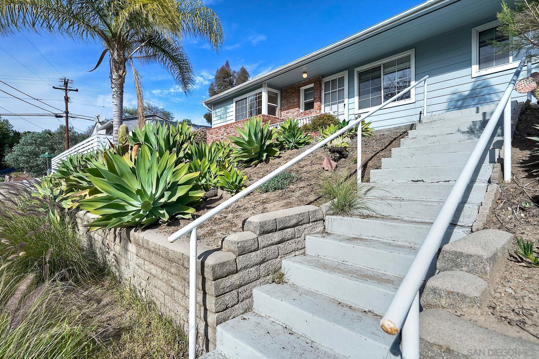 Detail Gallery Image 5 of 35 For 2698  Carlow Street, El Cajon,  CA 92020 - 3 Beds | 2 Baths